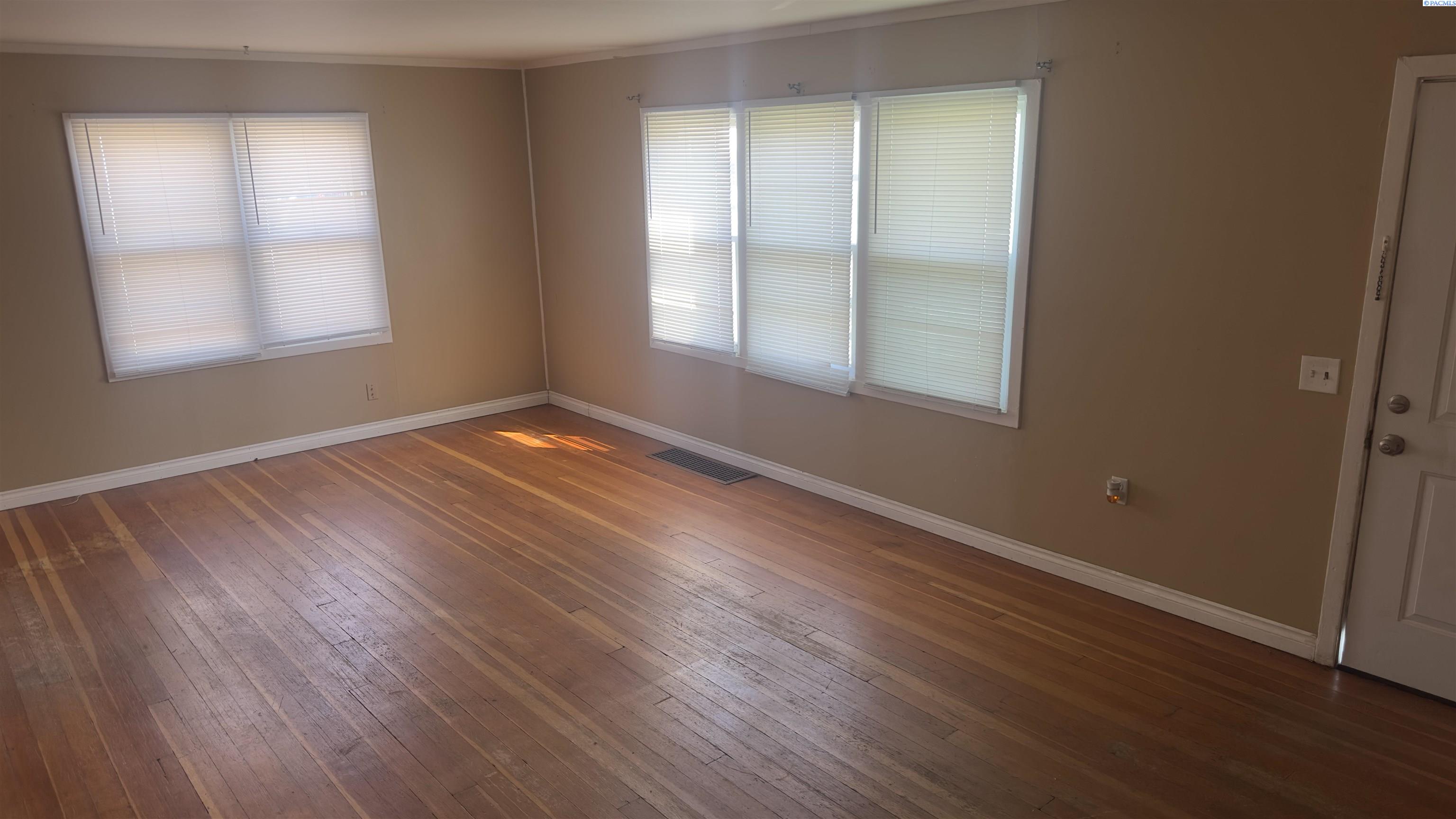 1441 Thayer Dr, Richland, WA 99354