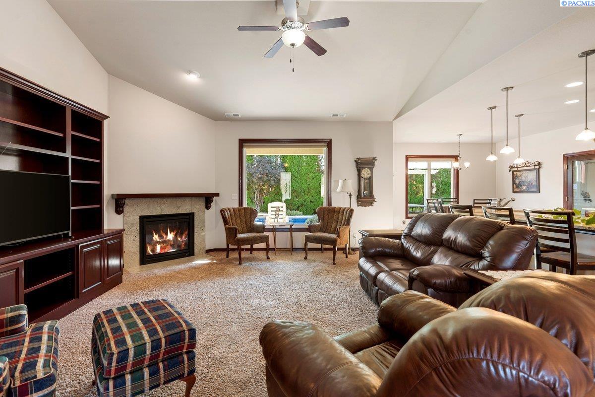 1343 Jubilee Ct, Richland, WA 99352