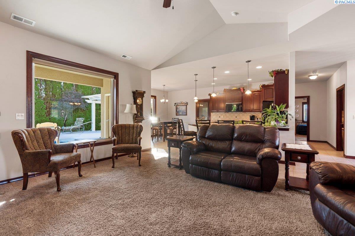 1343 Jubilee Ct, Richland, WA 99352