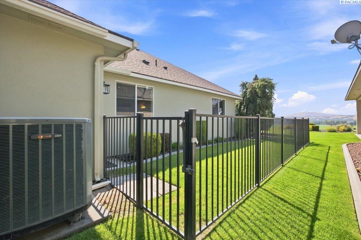 3033 Riverbend Dr, Richland, WA 99354