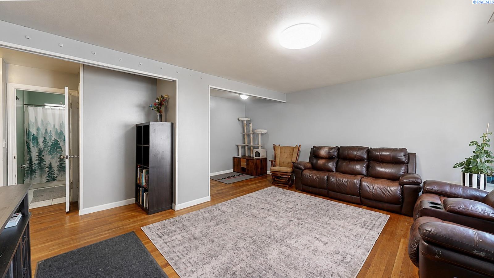 114 S Vancouver St, Kennewick, WA 99336