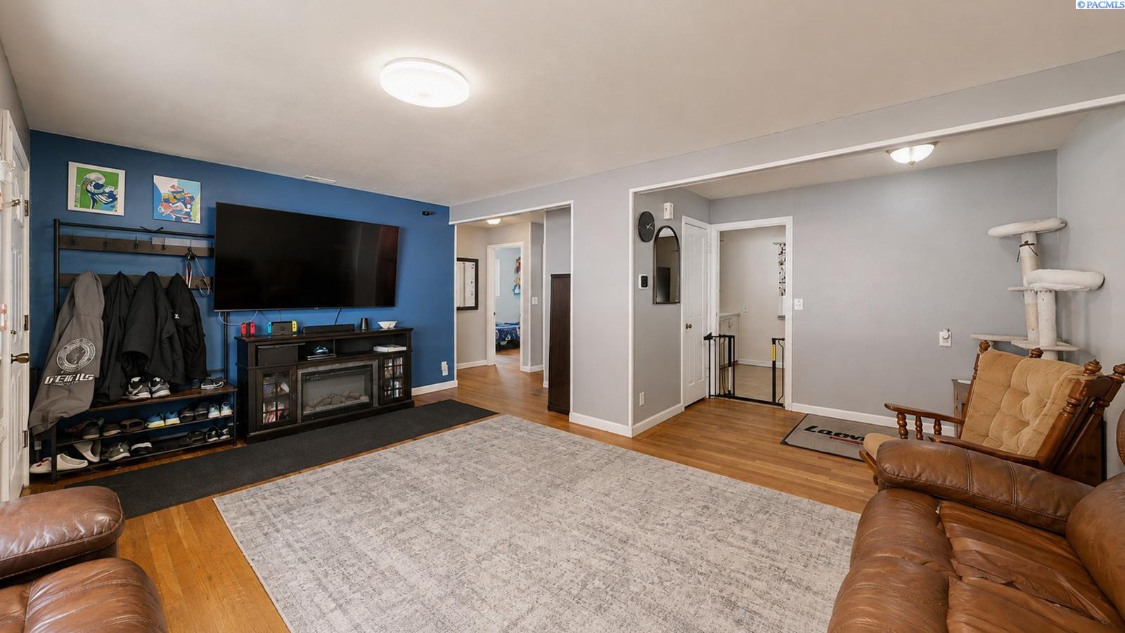 114 S Vancouver St, Kennewick, WA 99336