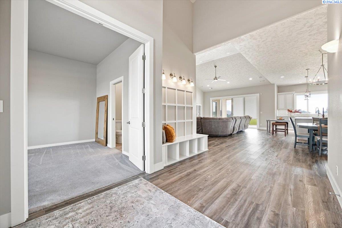 2075 Fraser Dr, Pasco, WA 99301