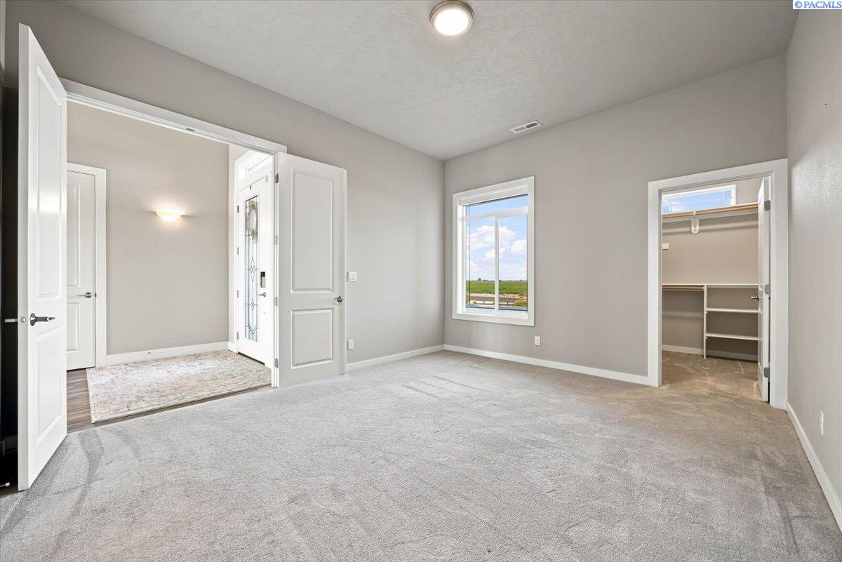 2075 Fraser Dr, Pasco, WA 99301
