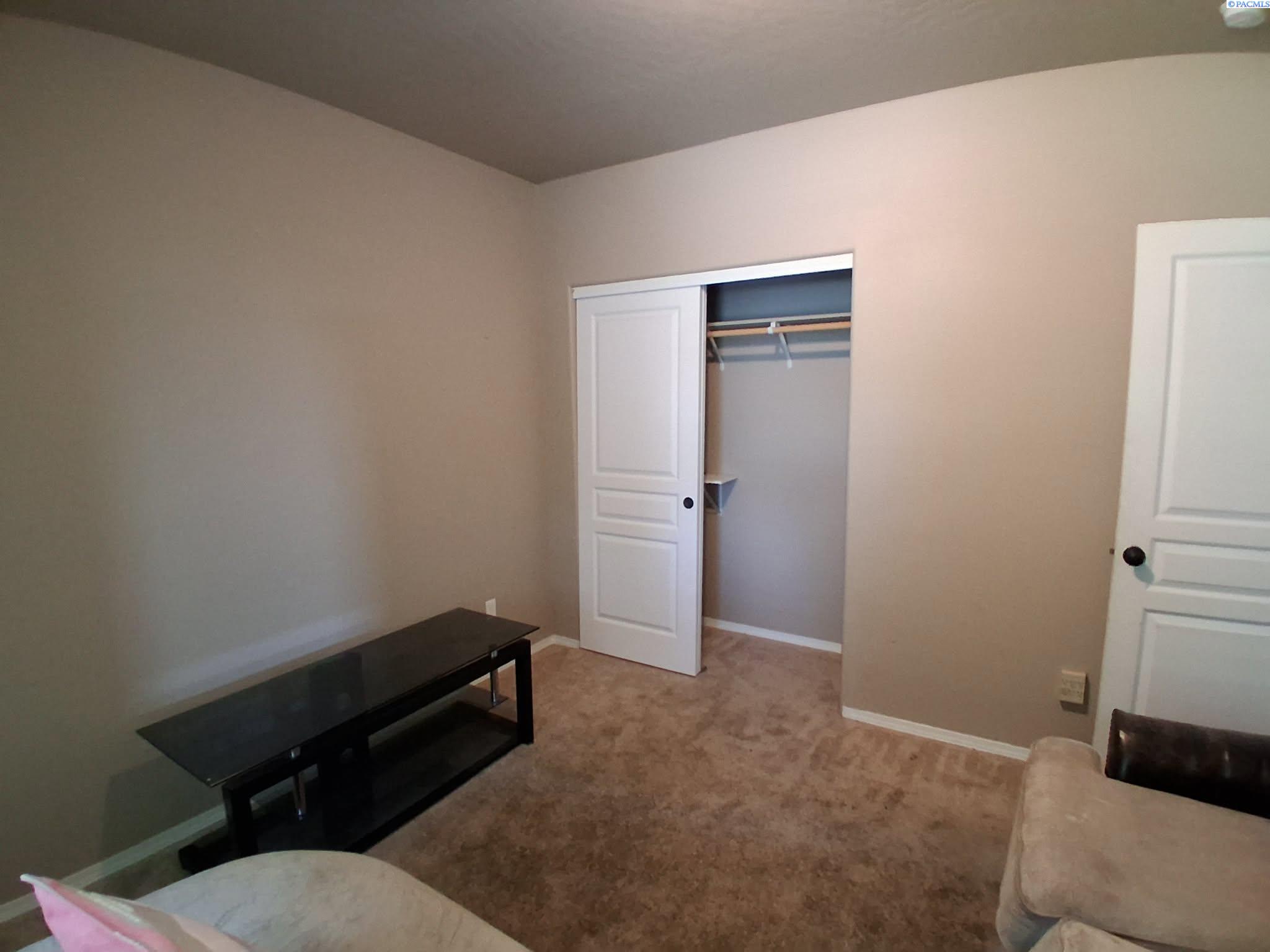 2935 Woodland Pl, Richland, WA 99352-9000