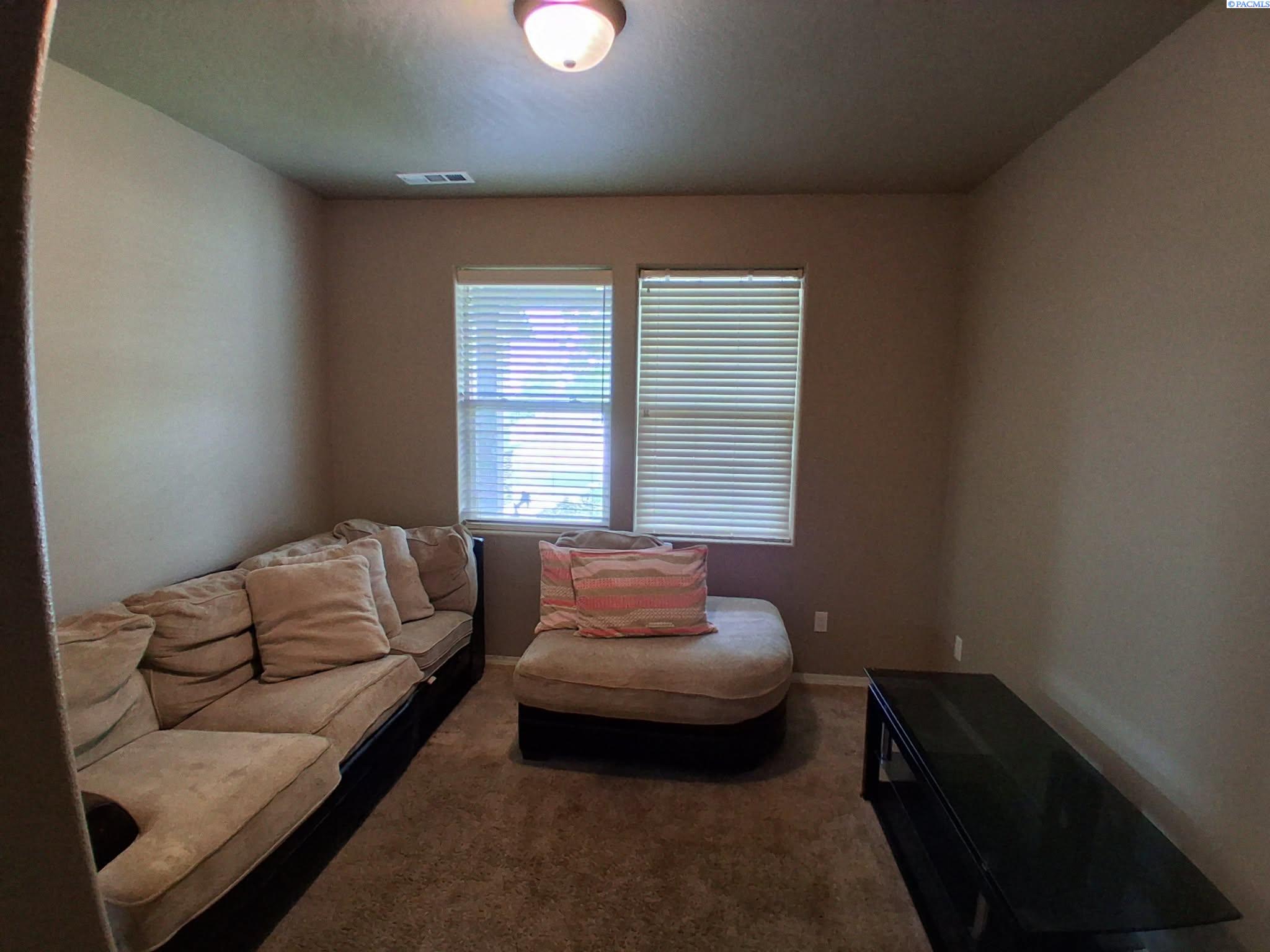 2935 Woodland Pl, Richland, WA 99352-9000