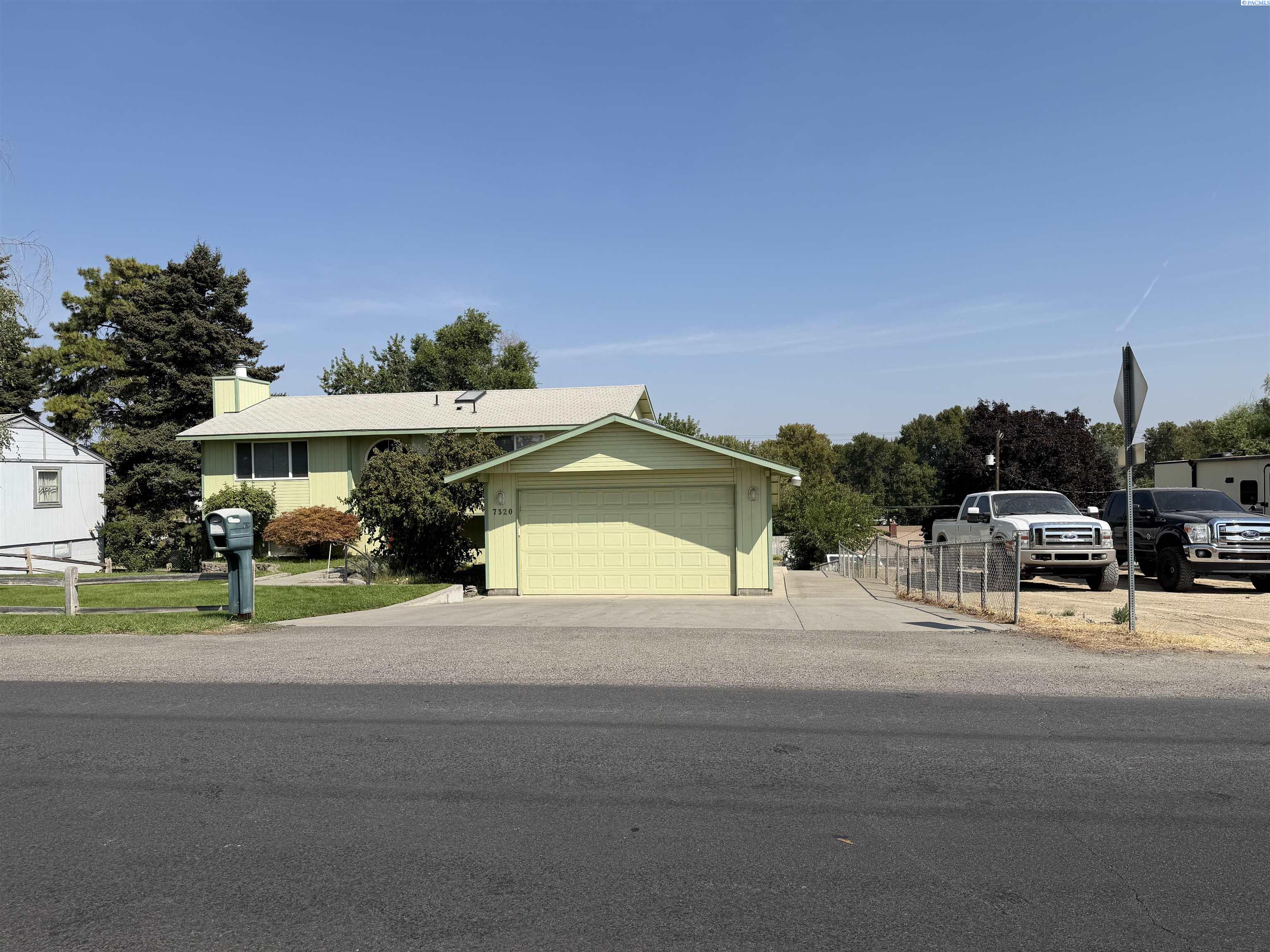 7320 W Yellowstone Ave, Kennewick, WA 99336