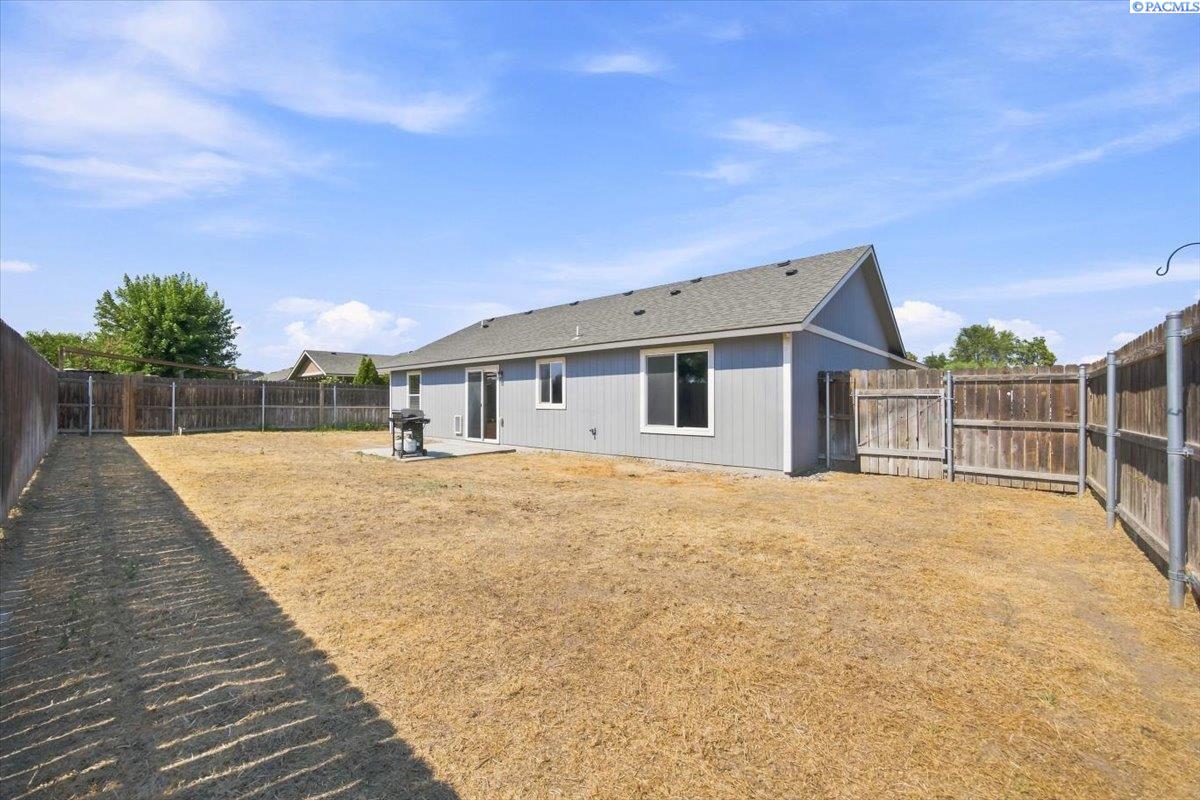 462 E 15th Pl, Kennewick, WA 99337
