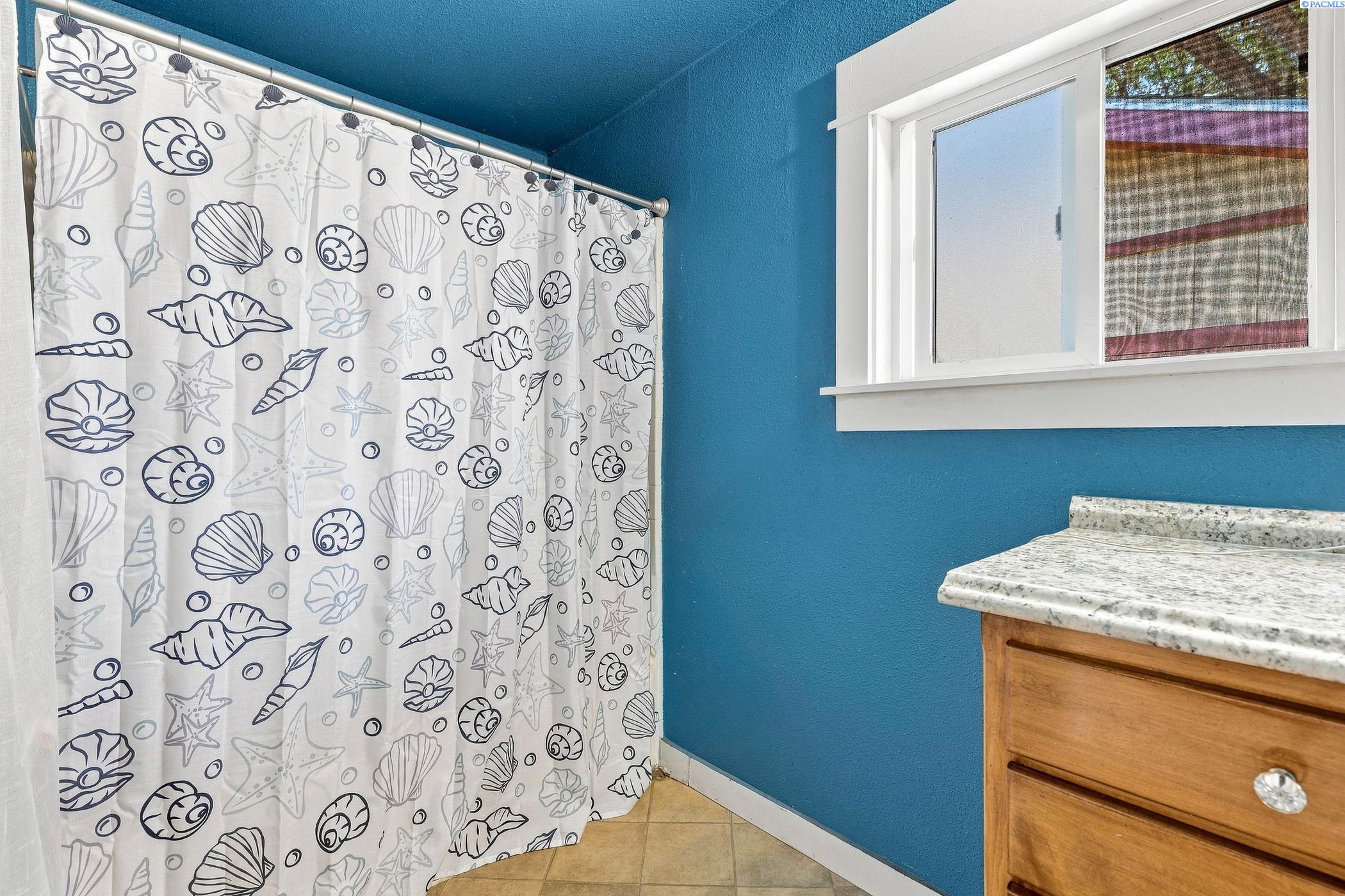 353 N 62nd St, West Richland, WA 99353