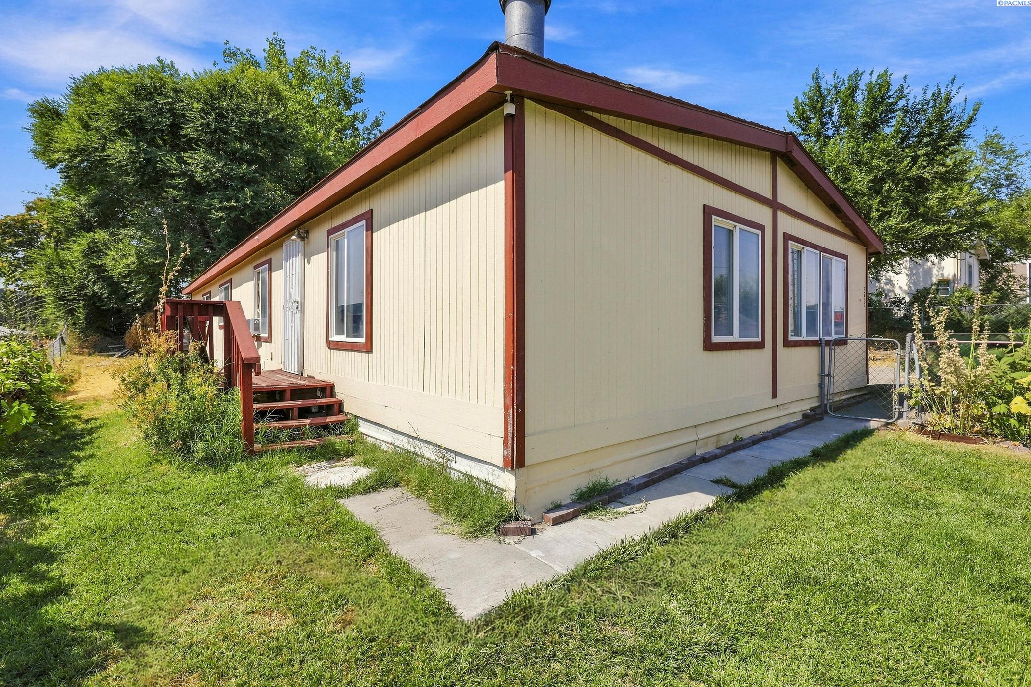 353 N 62nd St, West Richland, WA 99353