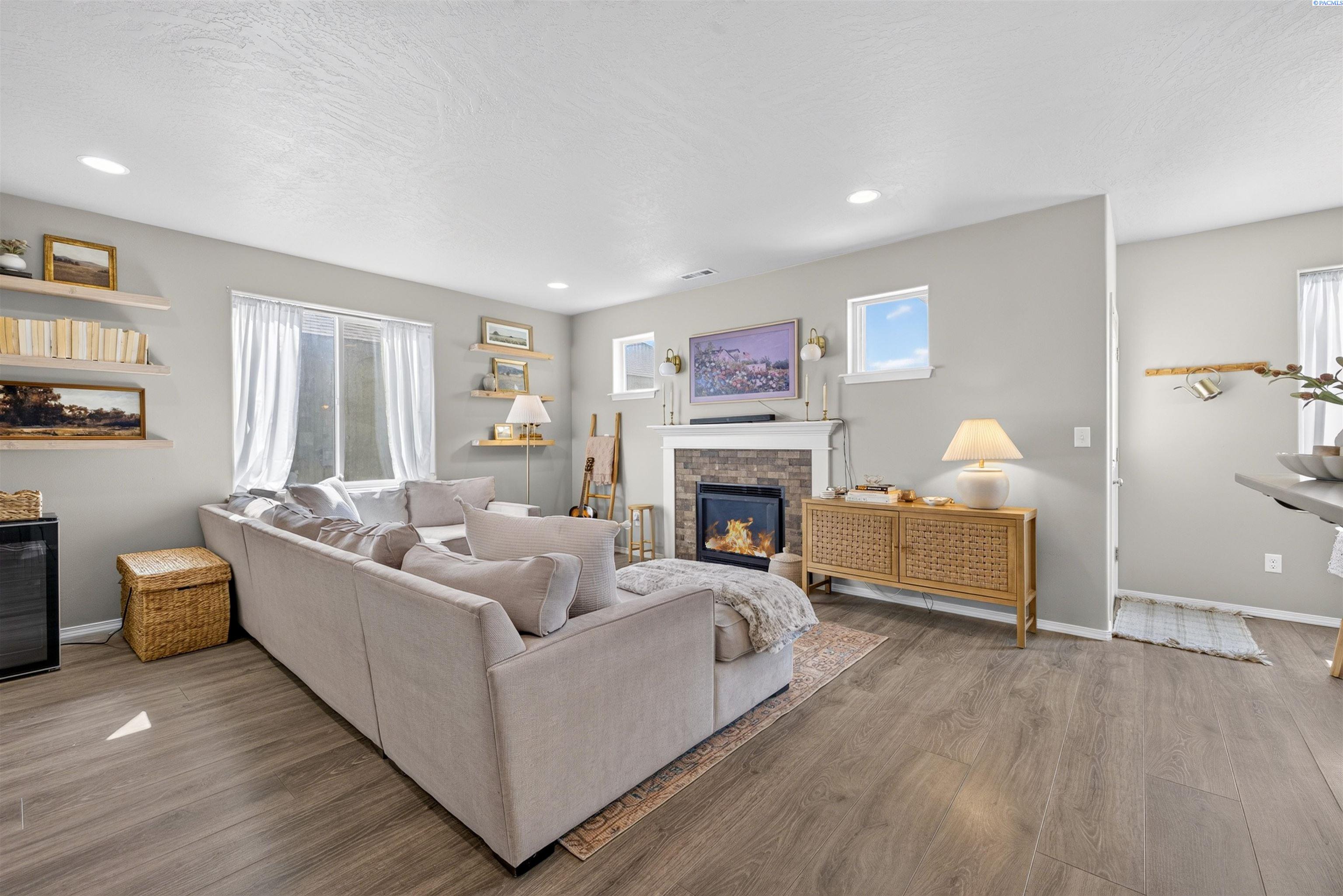 2351 W 23rd Ave, Kennewick, WA 99337