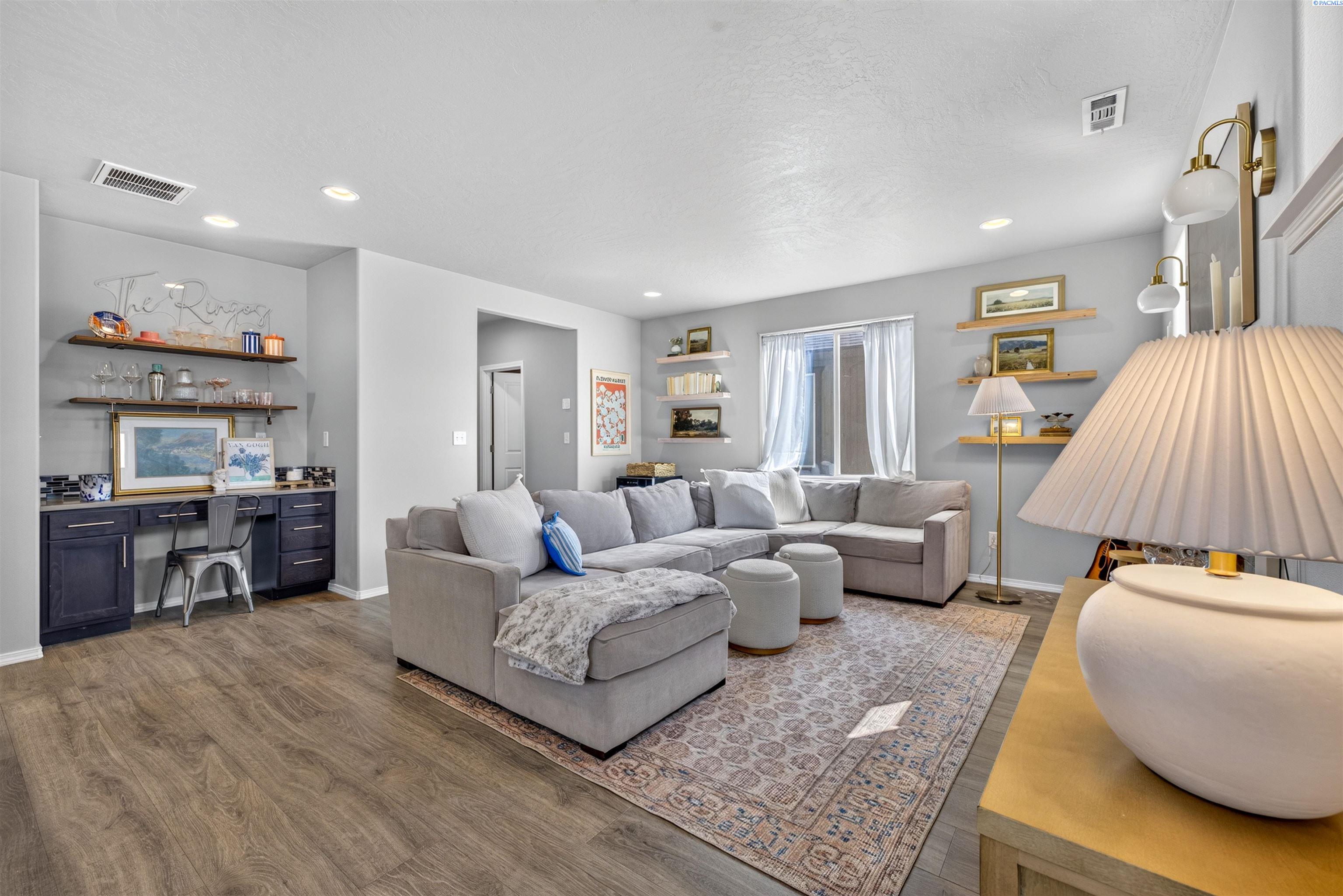 2351 W 23rd Ave, Kennewick, WA 99337