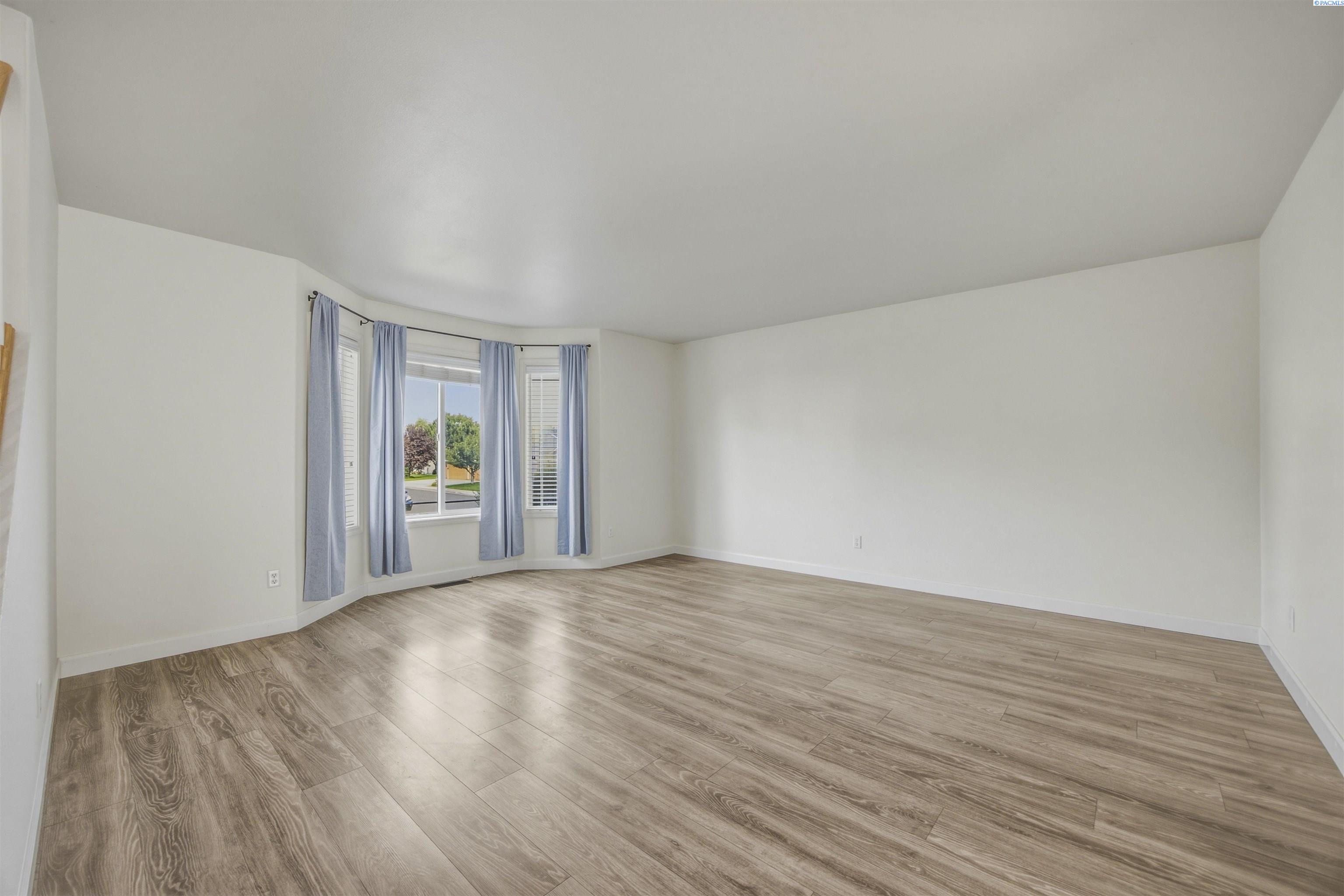 4911 Guemes Ln, Pasco, WA 99301