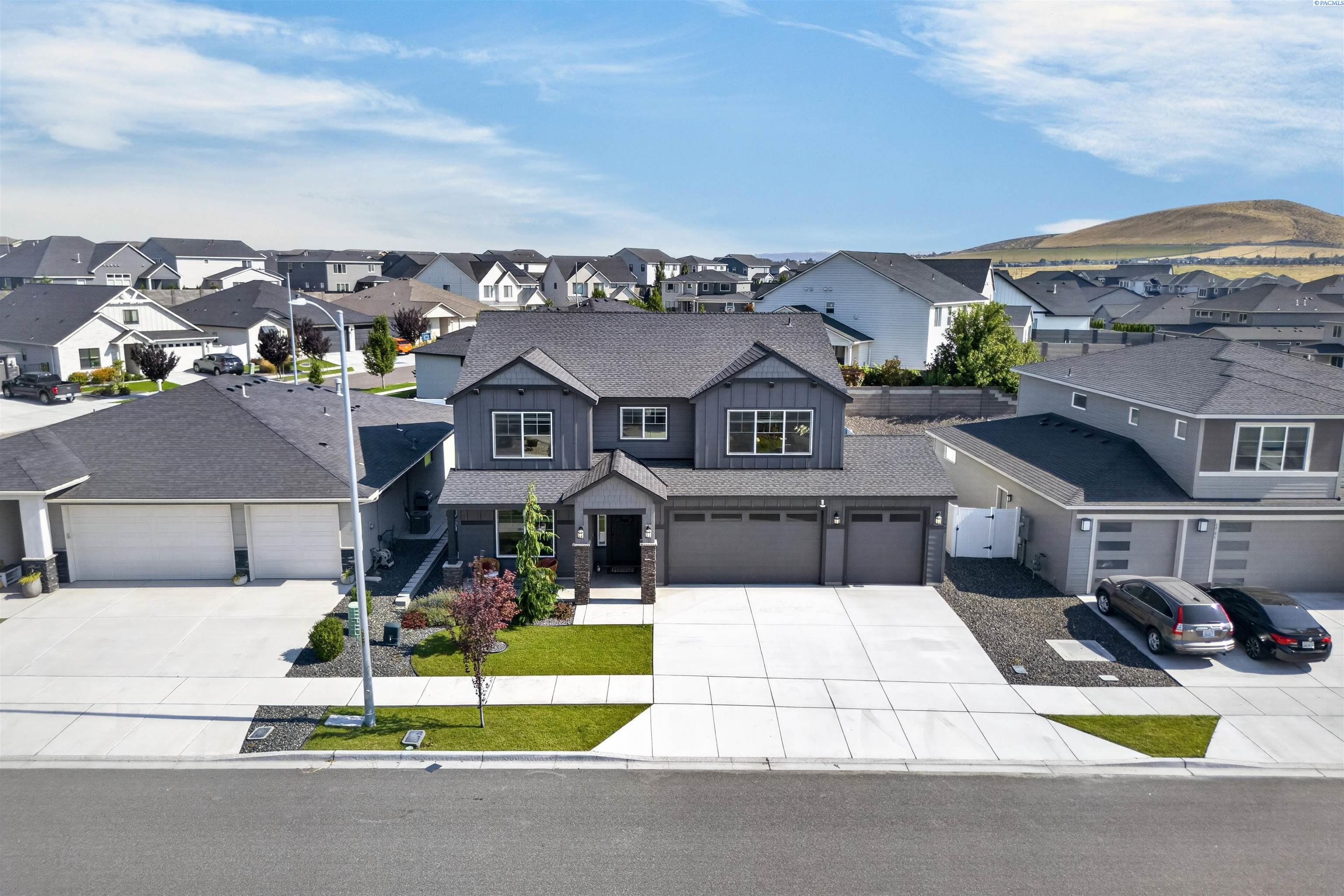 4689 White Dr, Richland, WA 99352