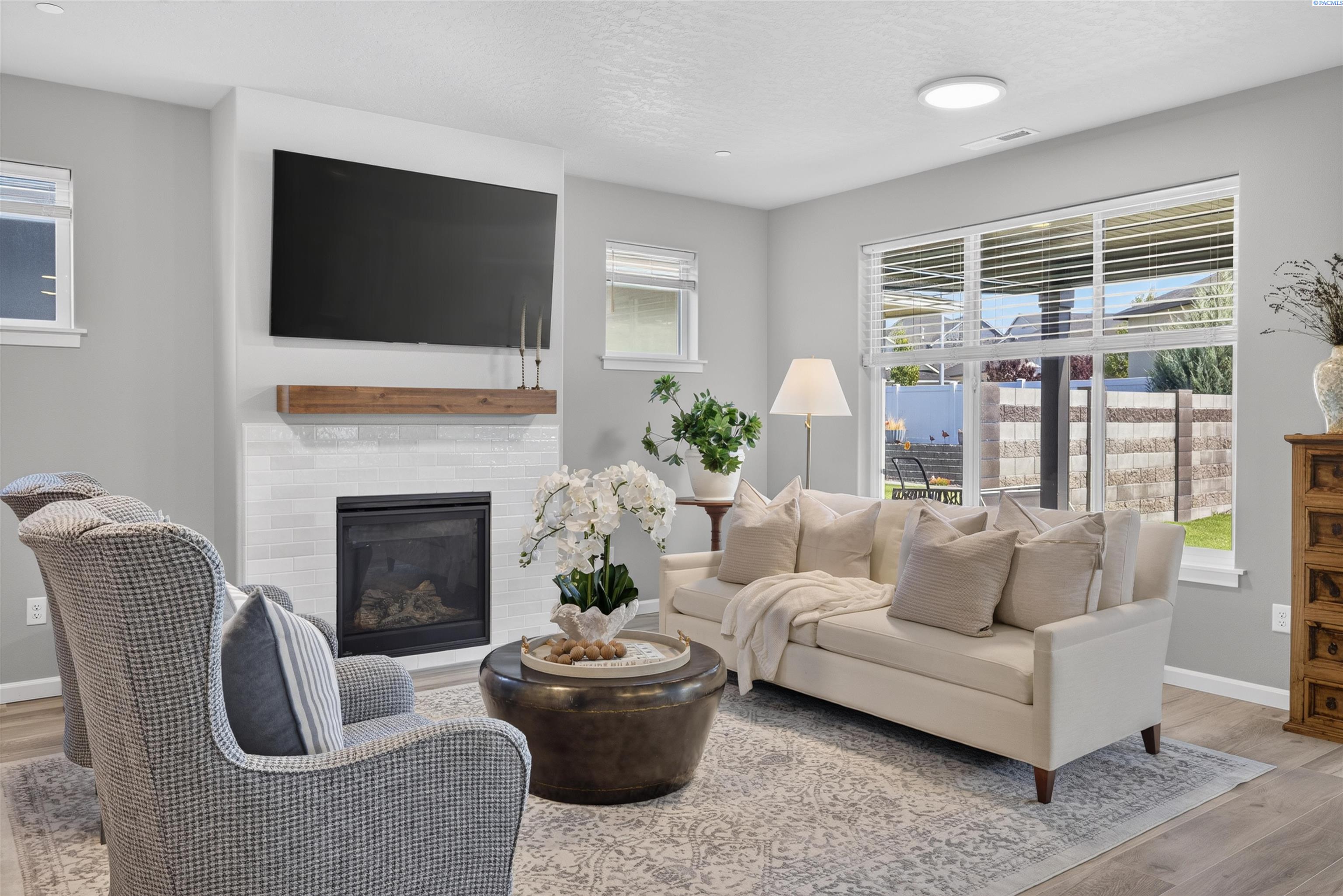 4689 White Dr, Richland, WA 99352