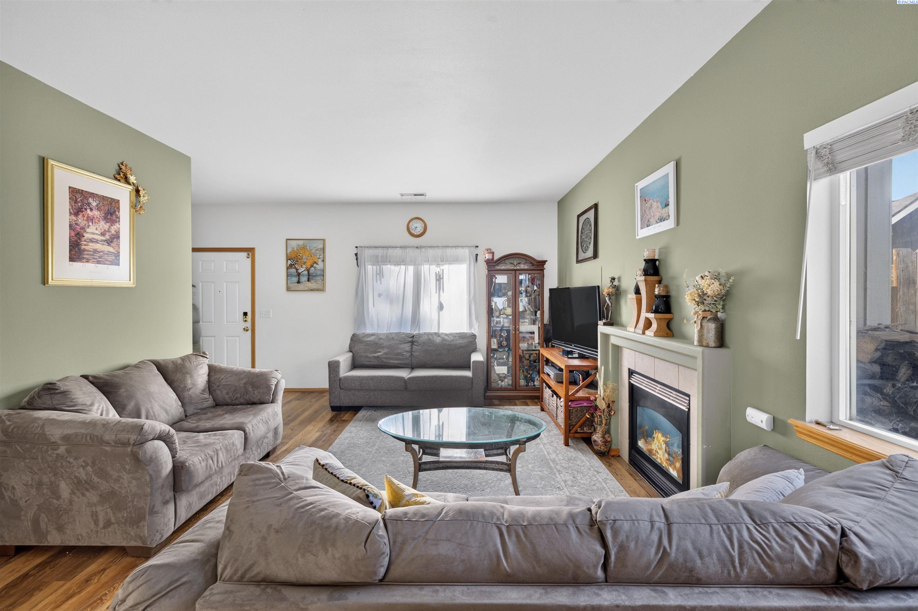 1560 Desert Springs Ave, Richland, WA 99352