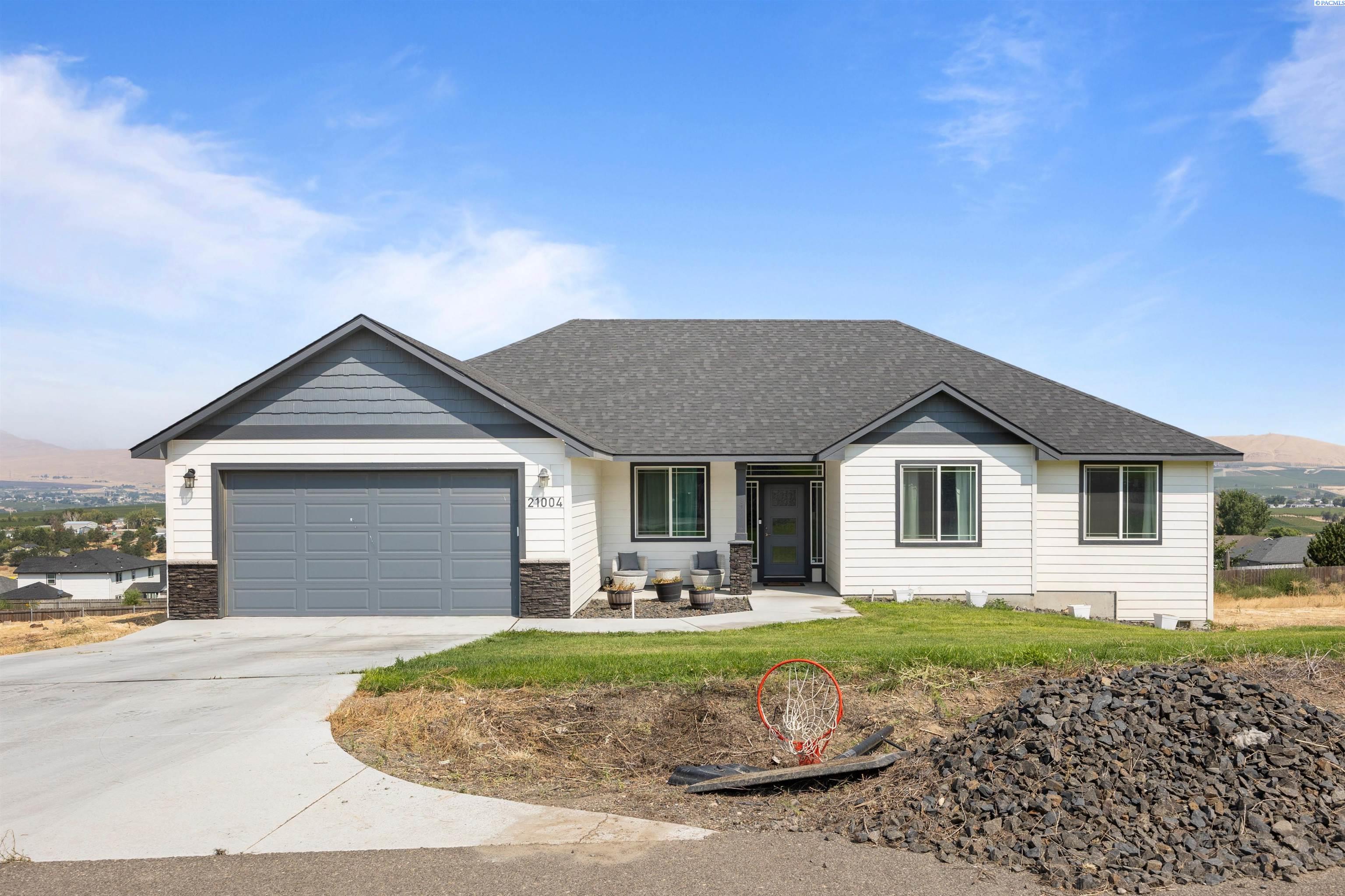 21004 E Plum Pl, Benton City, WA 99320