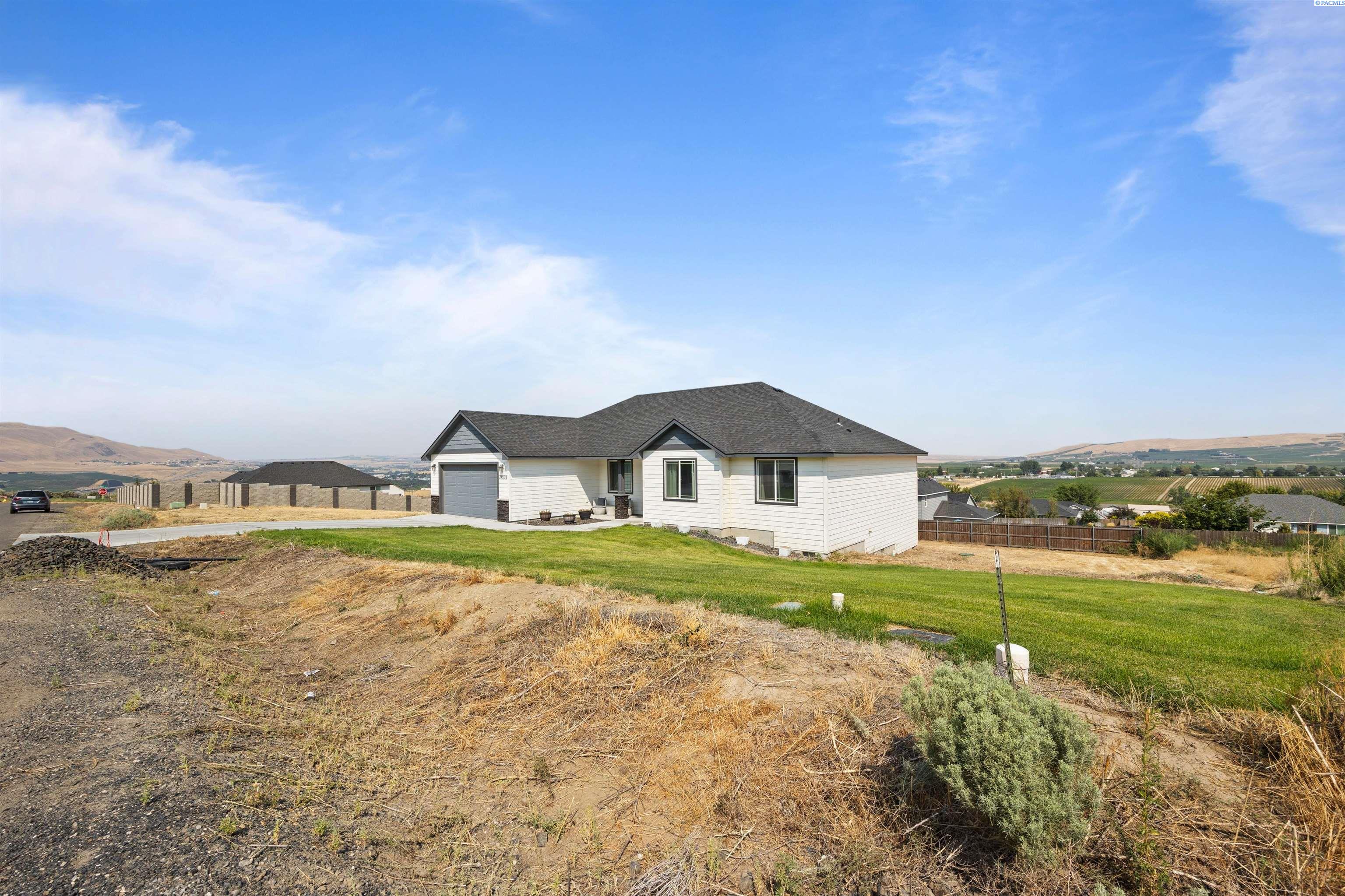 21004 E Plum Pl, Benton City, WA 99320