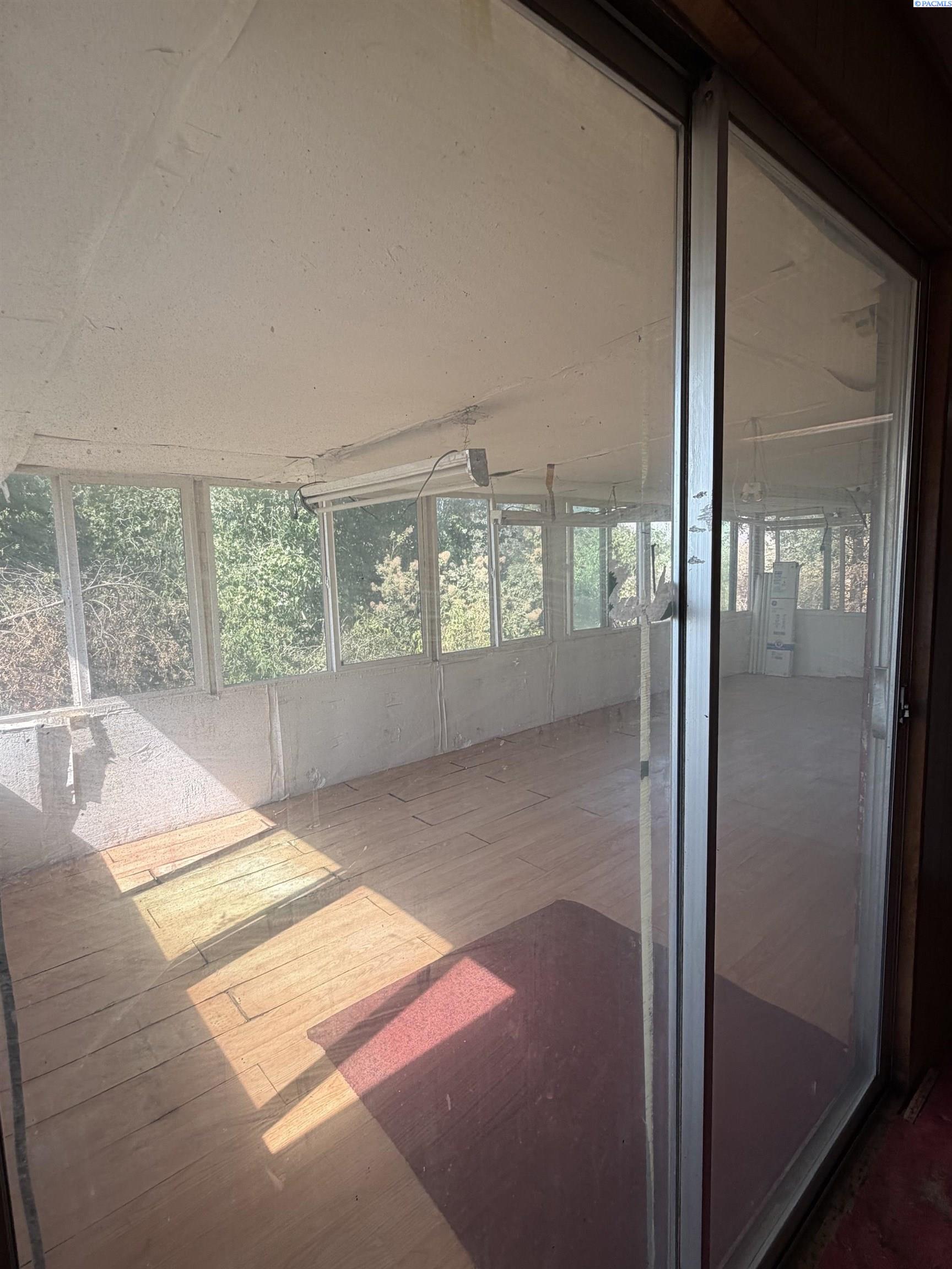 227 Lakeview Dr, Burbank, WA 99323