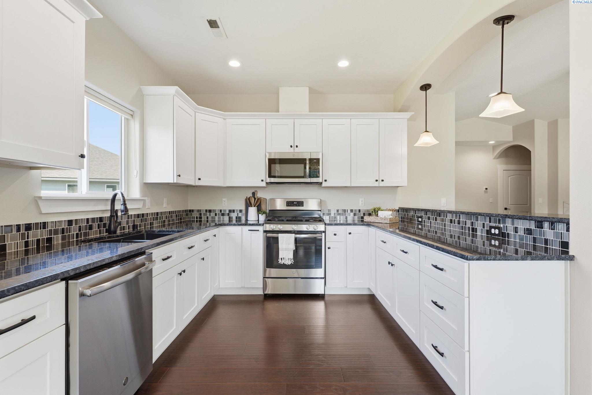 4216 S Conway Pl, Kennewick, WA 99337