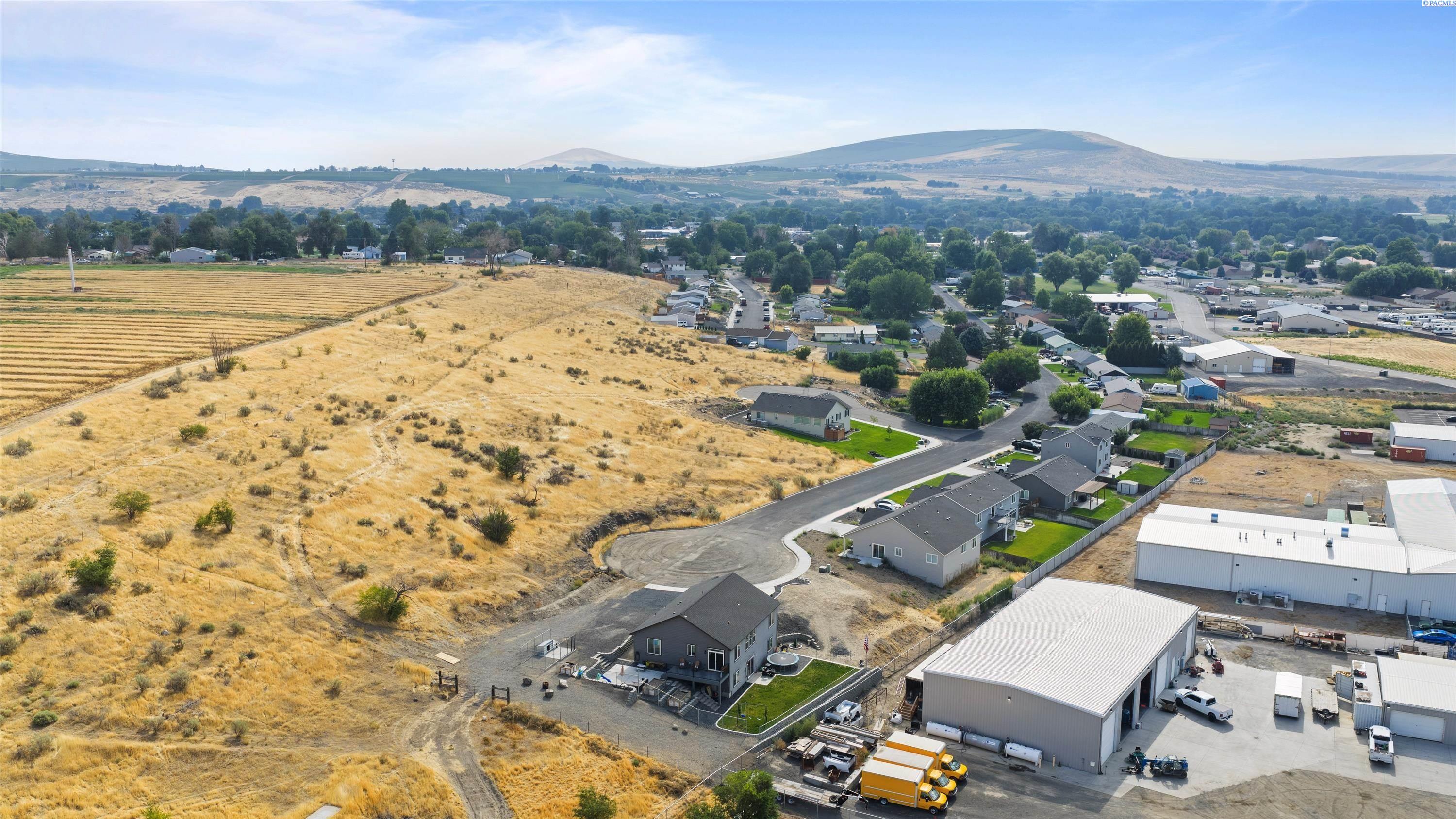 1525 Della Ave, Benton City, WA 99320