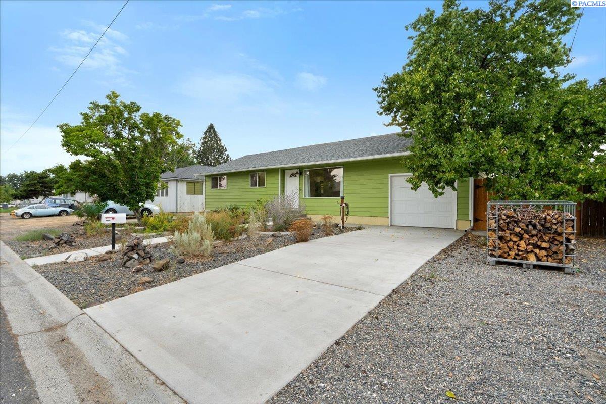 2035 Blue Ave, Richland, WA 99354
