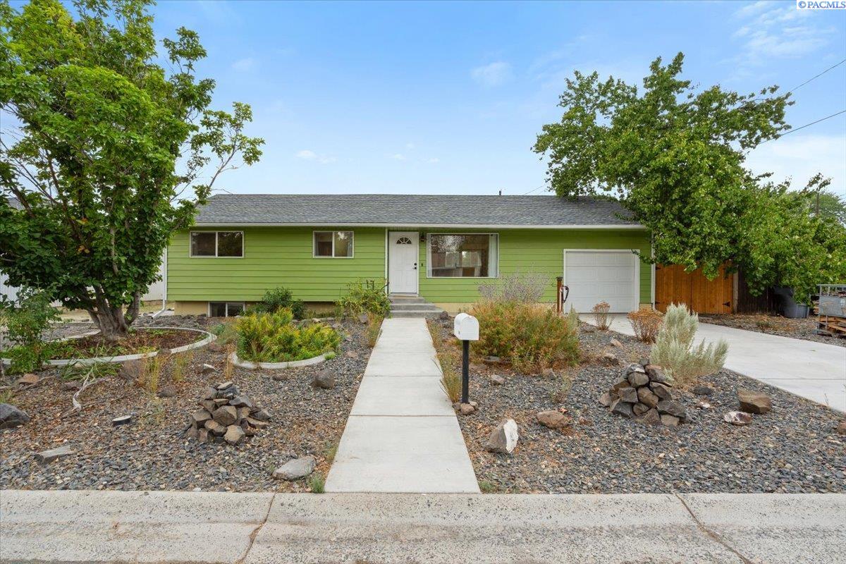 2035 Blue Ave, Richland, WA 99354