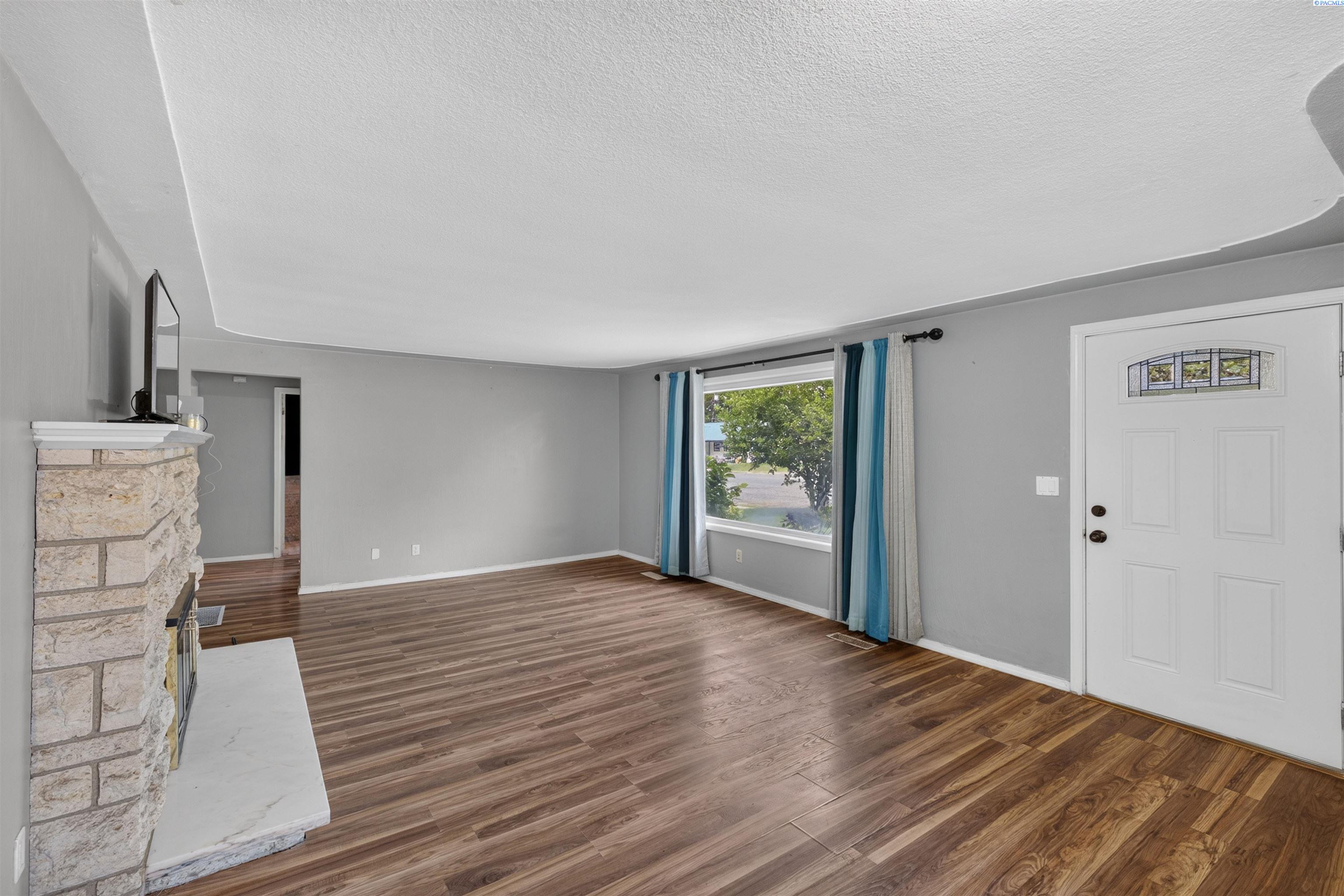 24 E 14th Ave, Kennewick, WA 99337