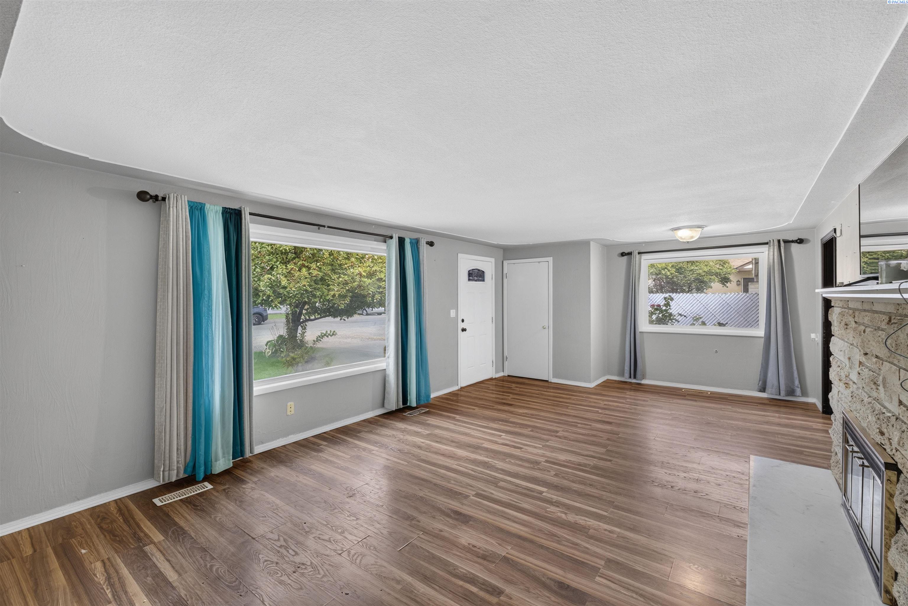 24 E 14th Ave, Kennewick, WA 99337