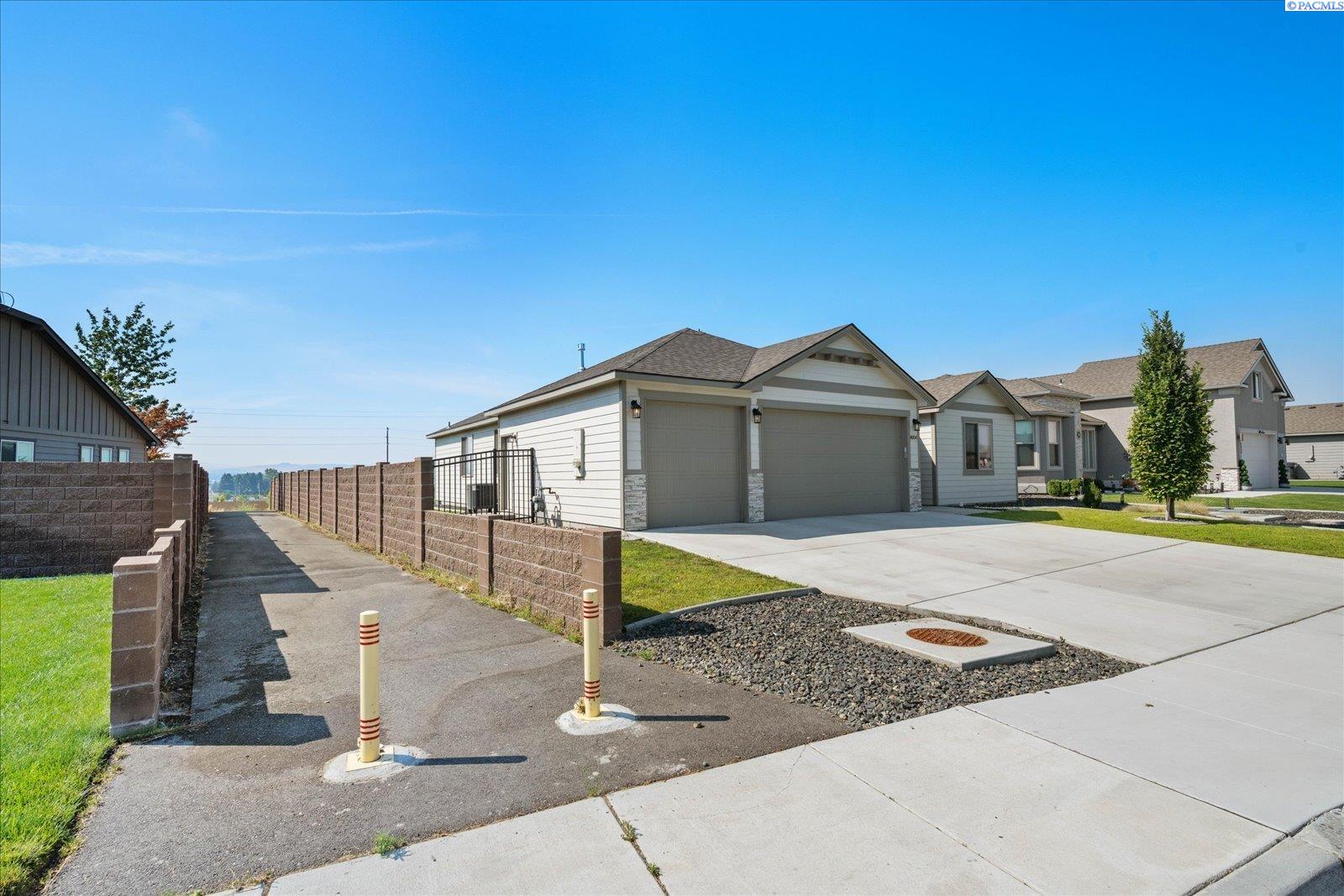 8004 Massey Dr, Pasco, WA 99301