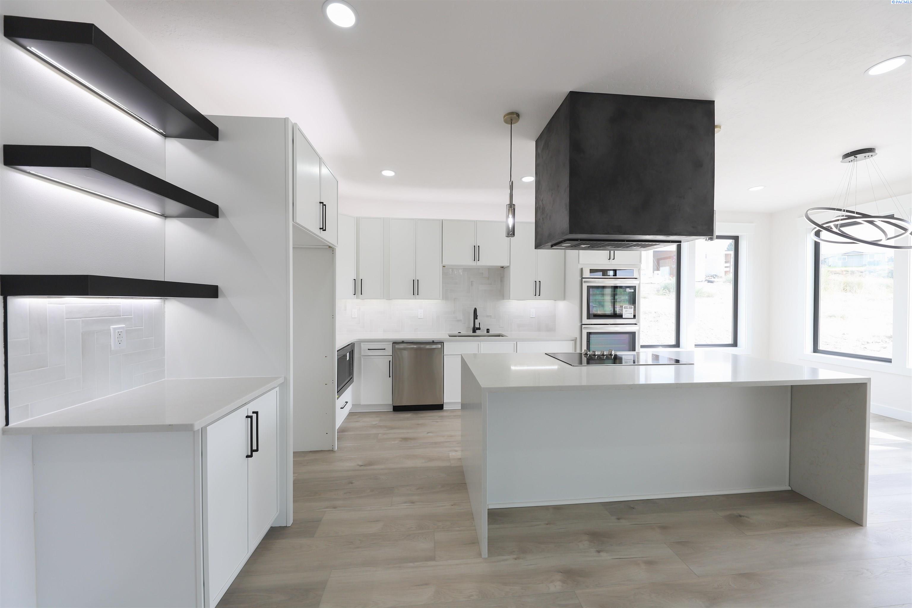 4126 S Kingwood St, Kennewick, WA 99337