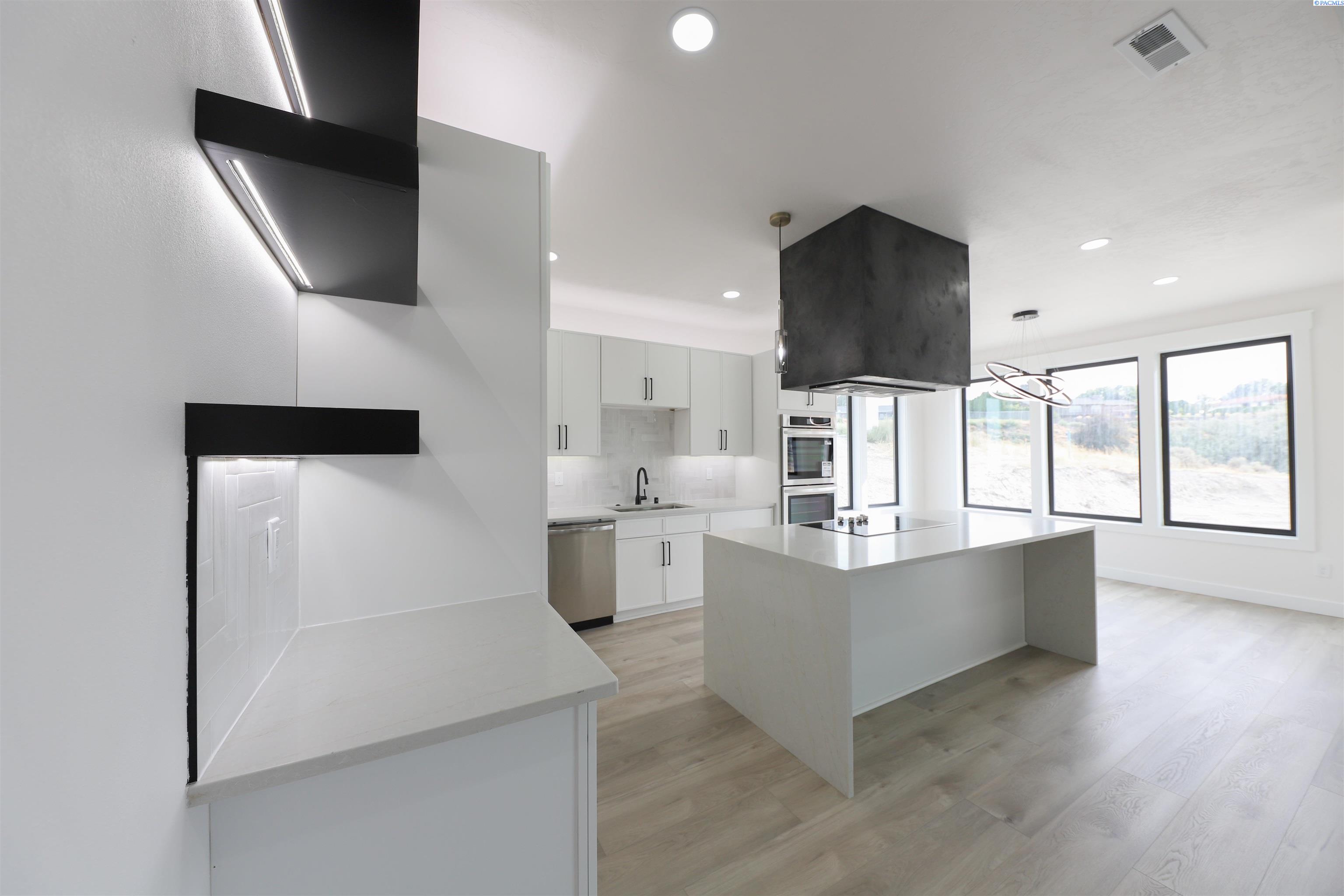 4126 S Kingwood St, Kennewick, WA 99337