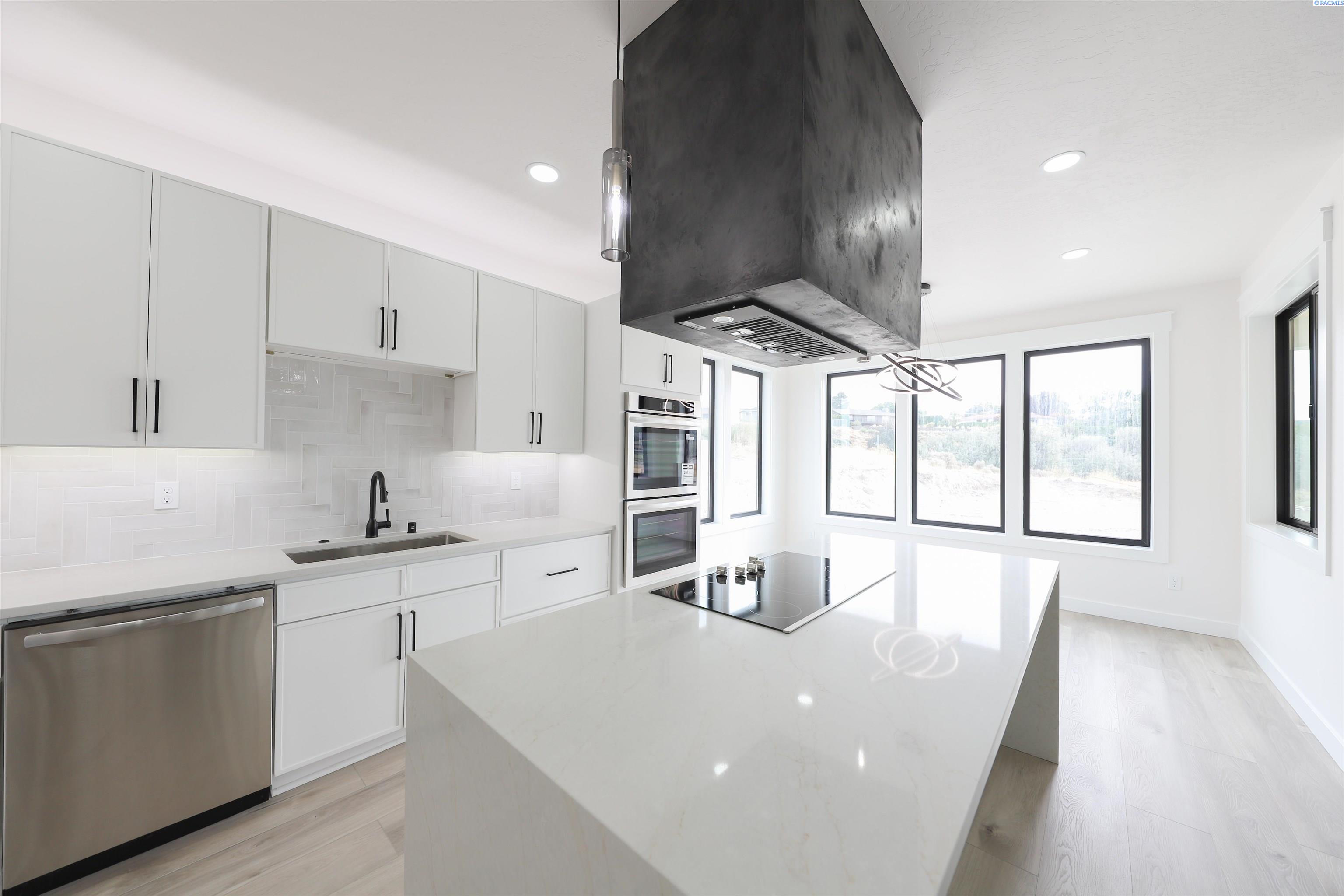 4126 S Kingwood St, Kennewick, WA 99337