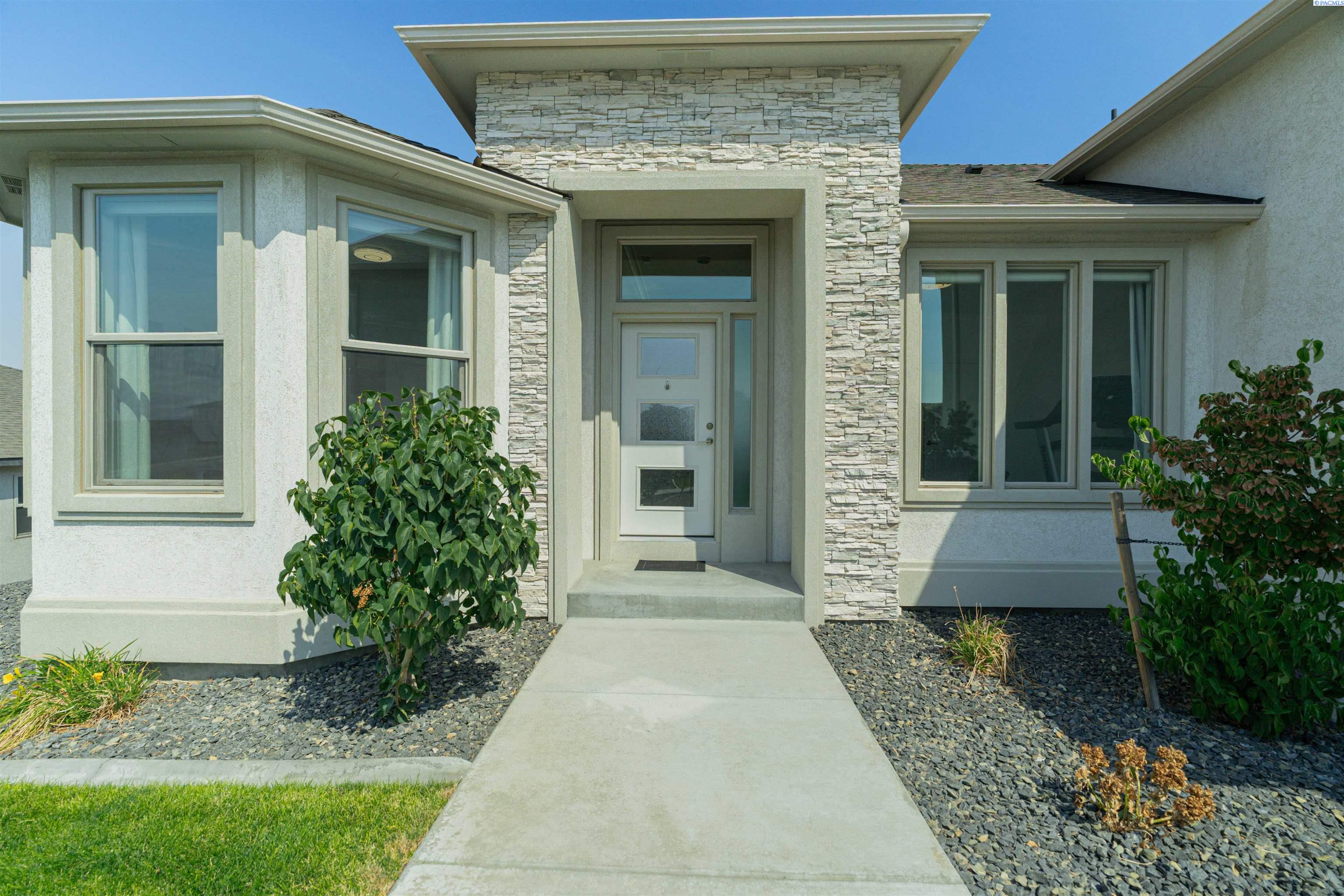7066 Corsica St, West Richland, WA 99353
