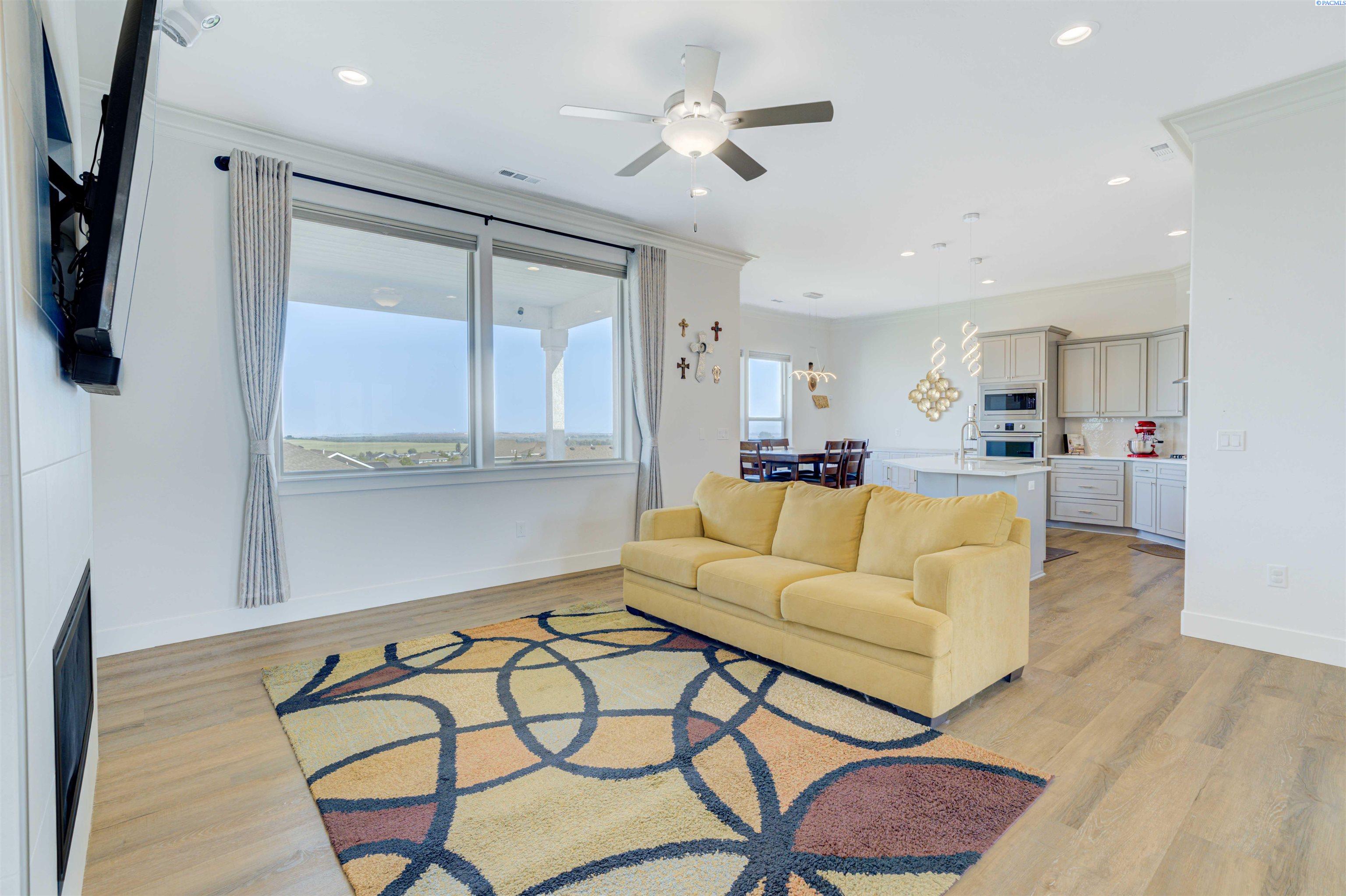 7066 Corsica St, West Richland, WA 99353