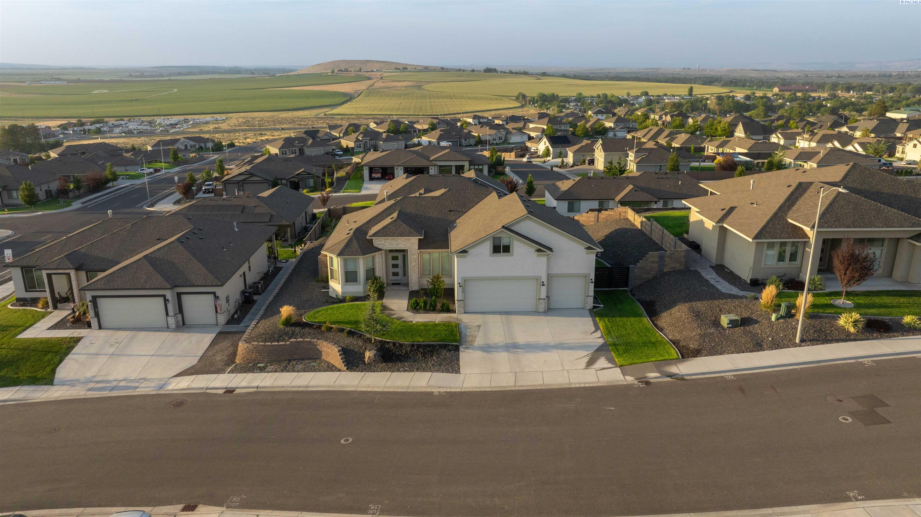 7066 Corsica St, West Richland, WA 99353