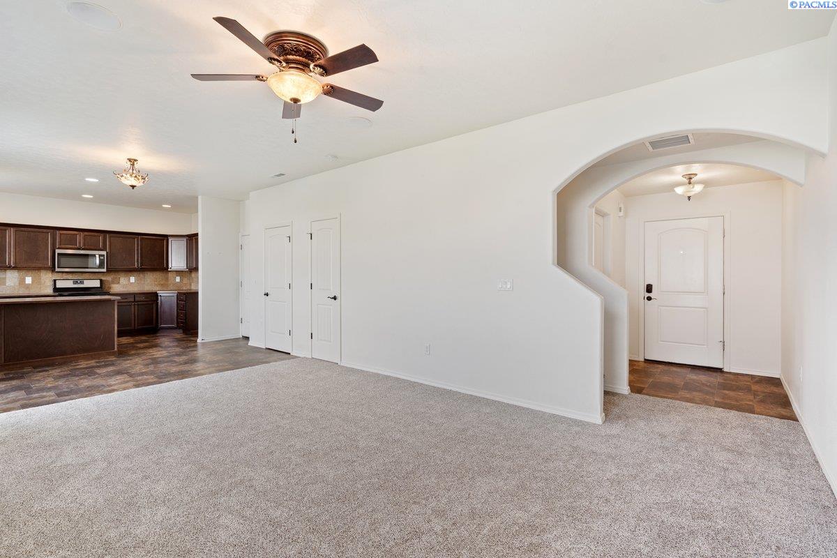 5813 Ramus Ln, Pasco, WA 99301