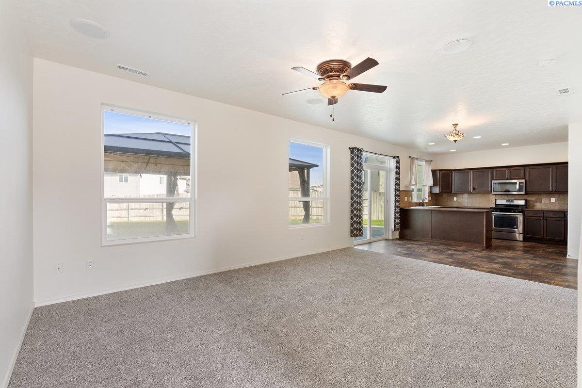 5813 Ramus Ln, Pasco, WA 99301