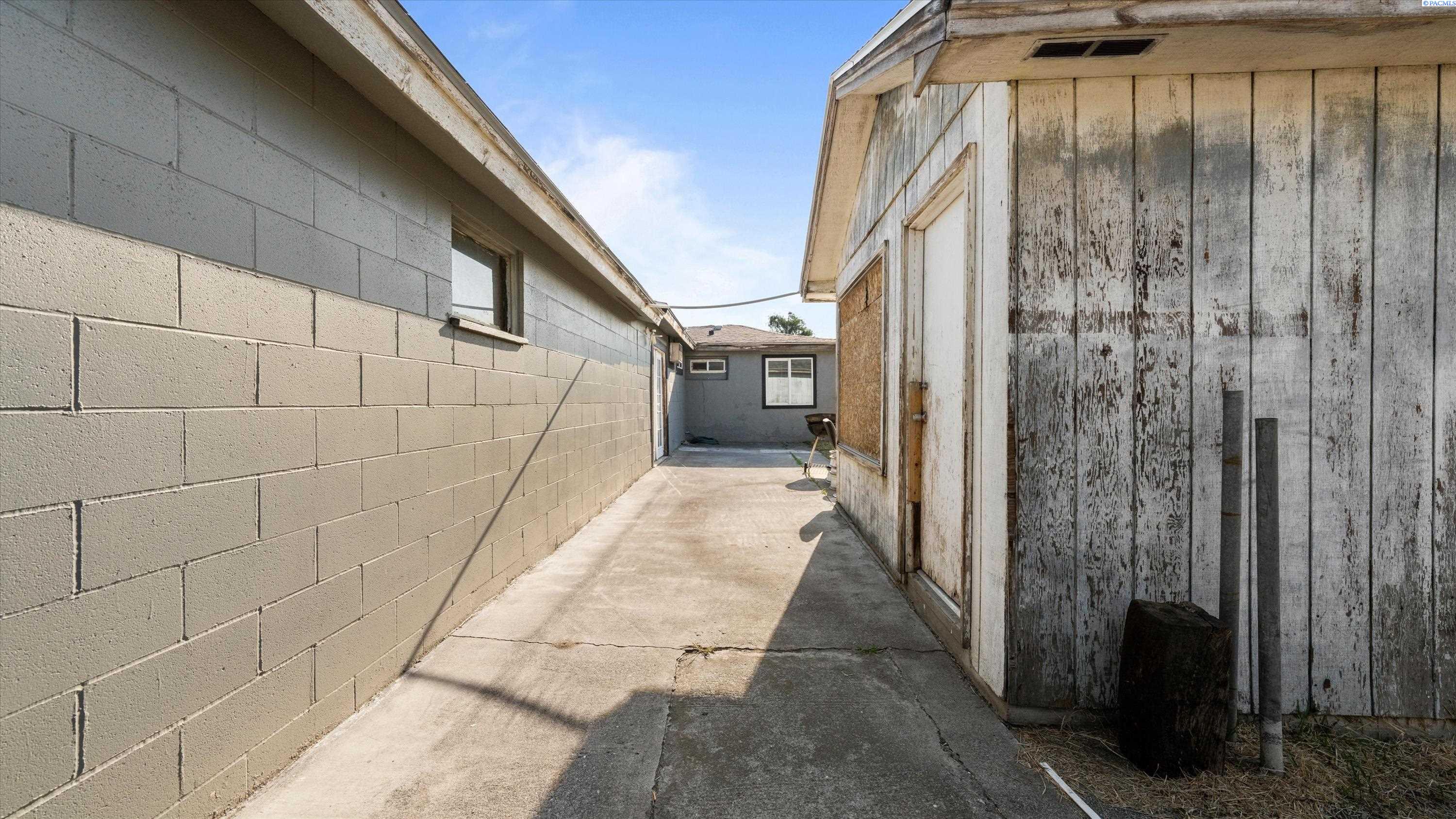628 S Beech Ave, Pasco, WA 99301