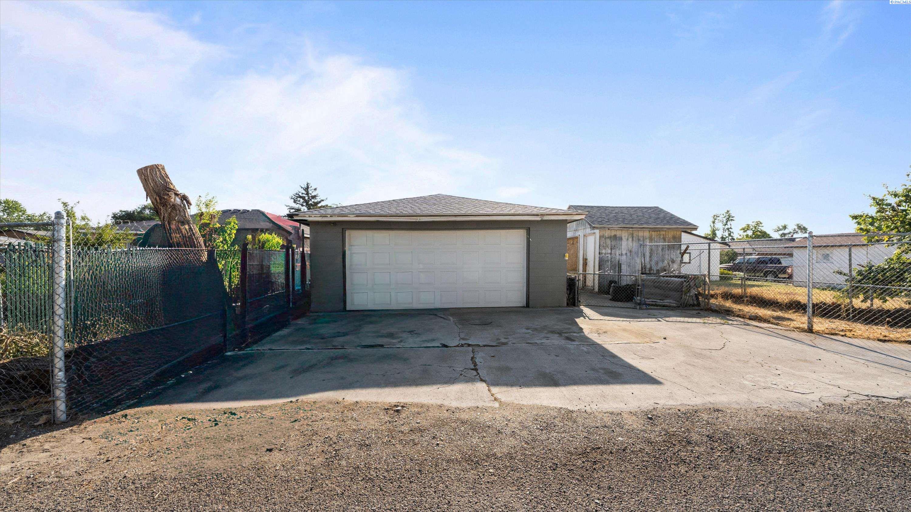 628 S Beech Ave, Pasco, WA 99301
