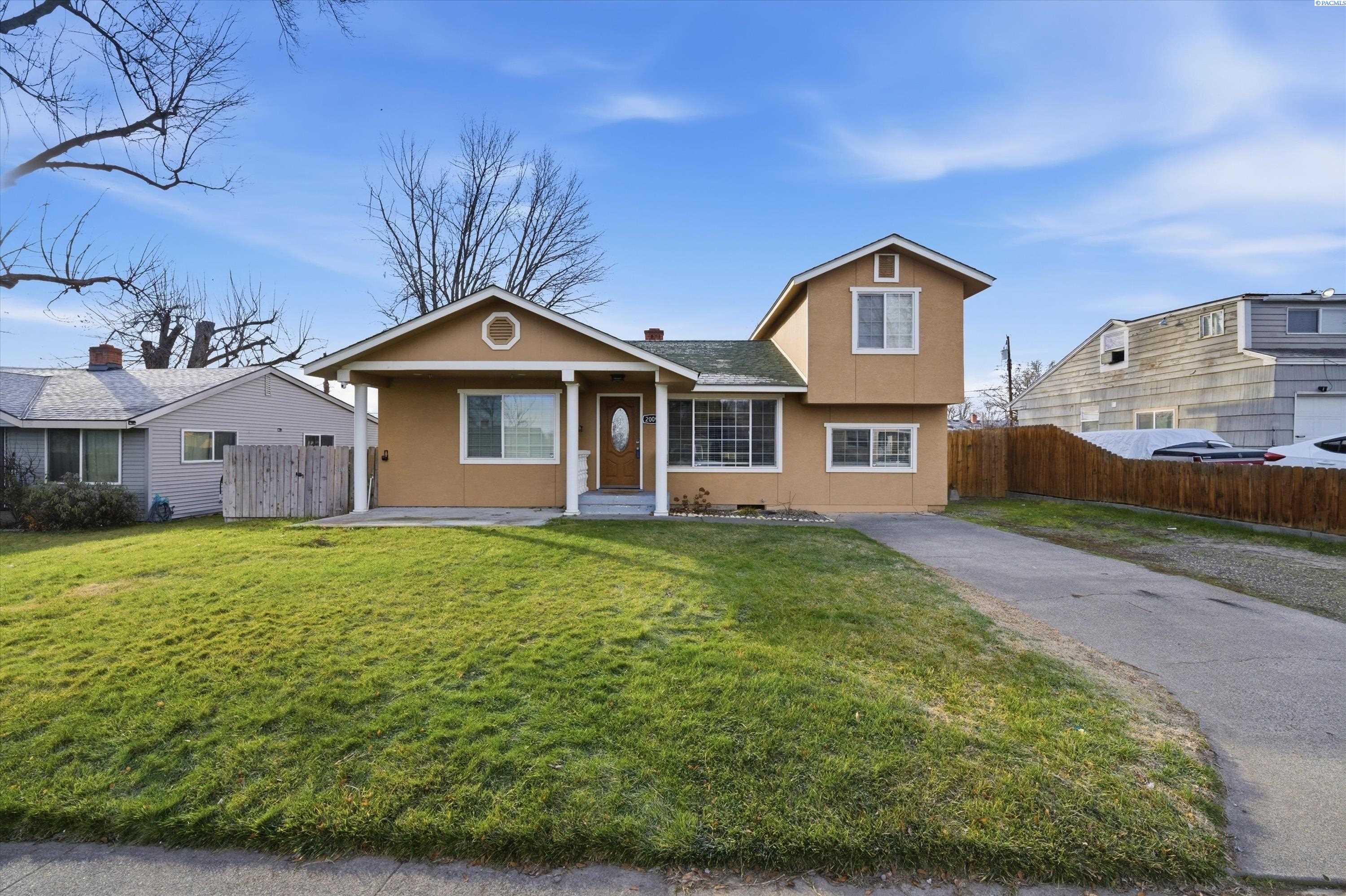 2009 W 3rd Ave, Kennewick, WA 99336
