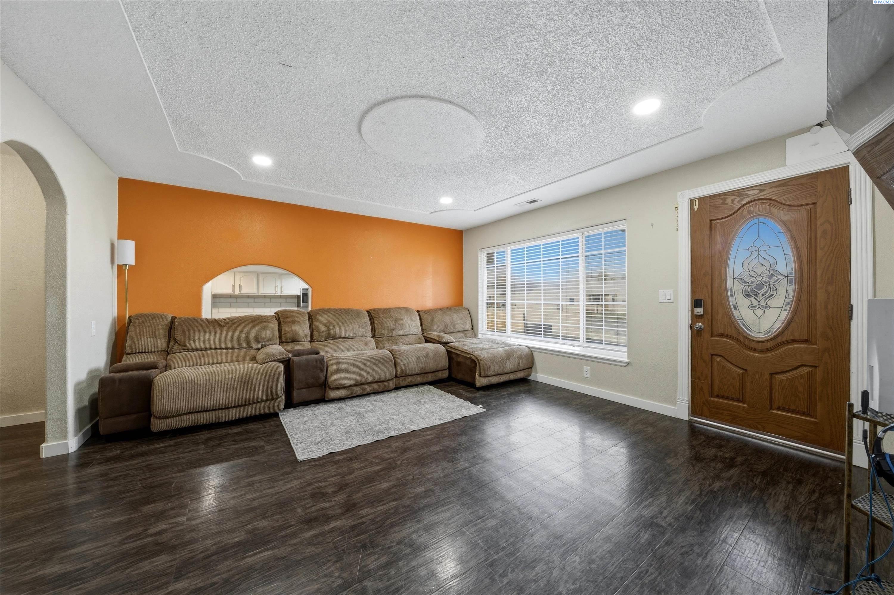 2009 W 3rd Ave, Kennewick, WA 99336
