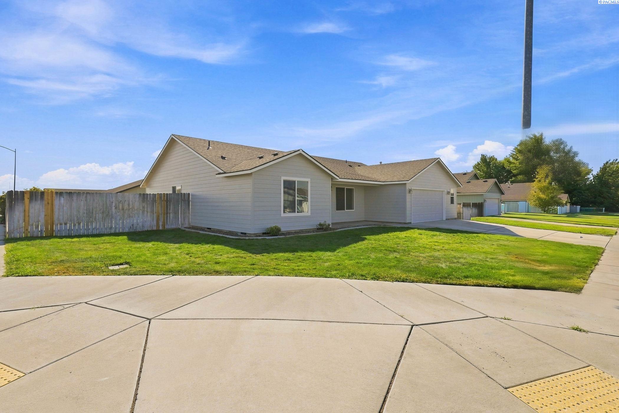 5519 Arthur Ln, Pasco, WA 99301