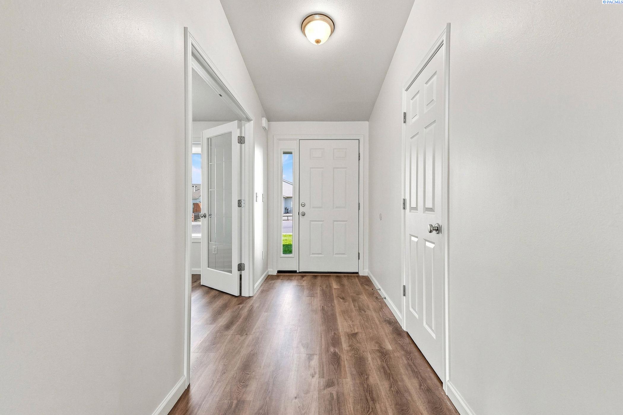 5519 Arthur Ln, Pasco, WA 99301