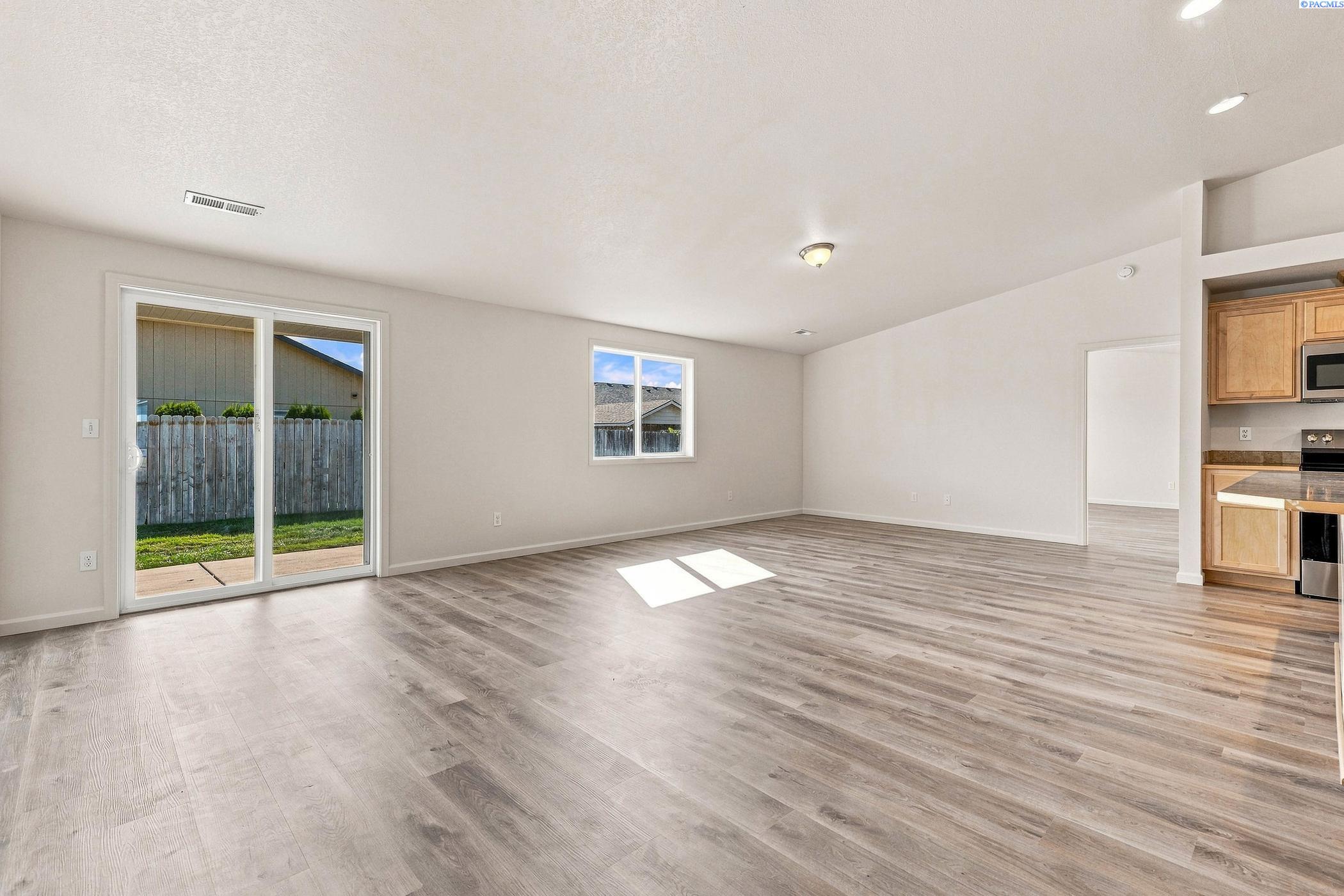 5519 Arthur Ln, Pasco, WA 99301