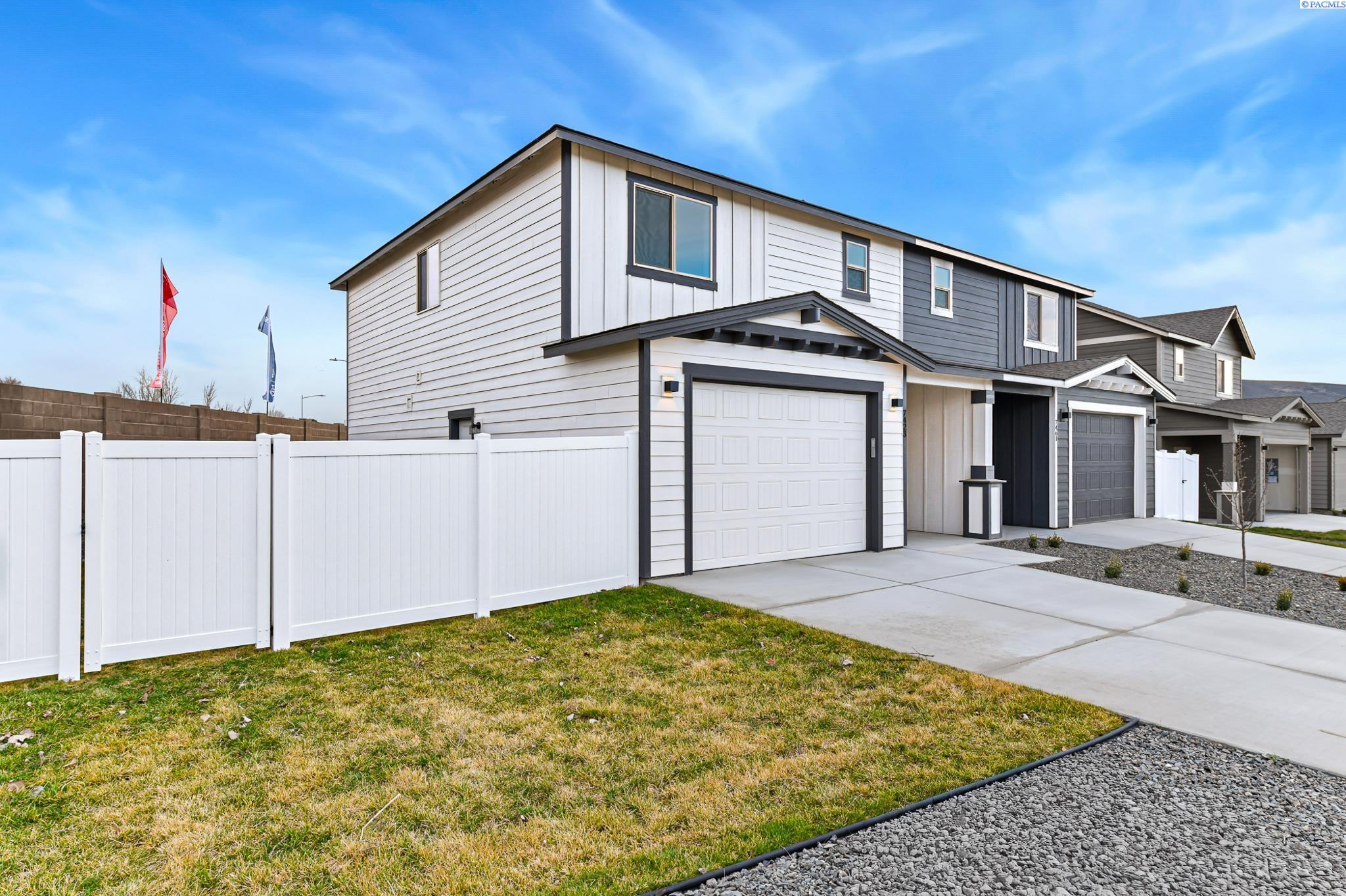 7423 Grapevine Ct, West Richland, WA 99353