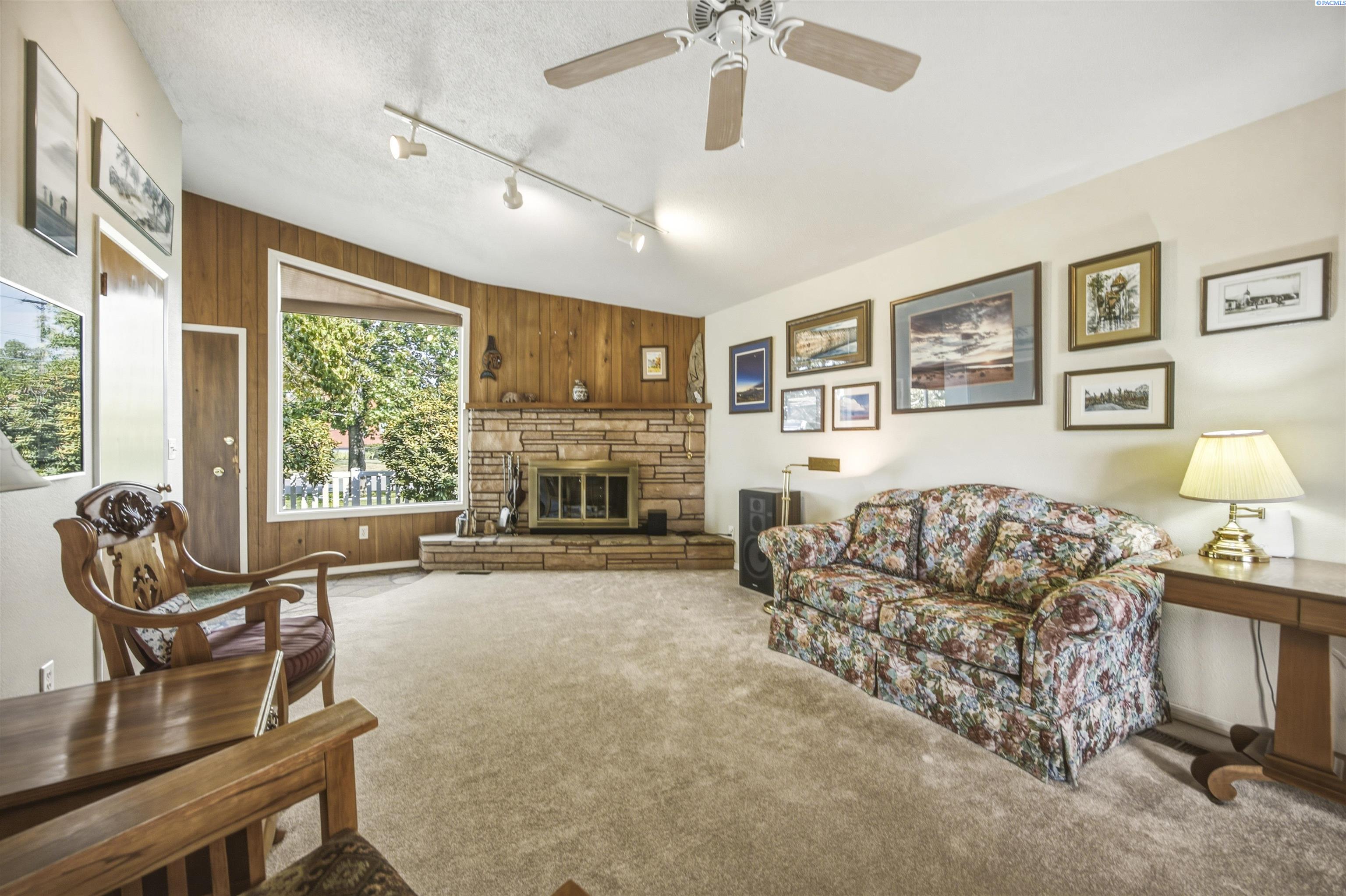 1821 Thayer Dr, Richland, WA 99354