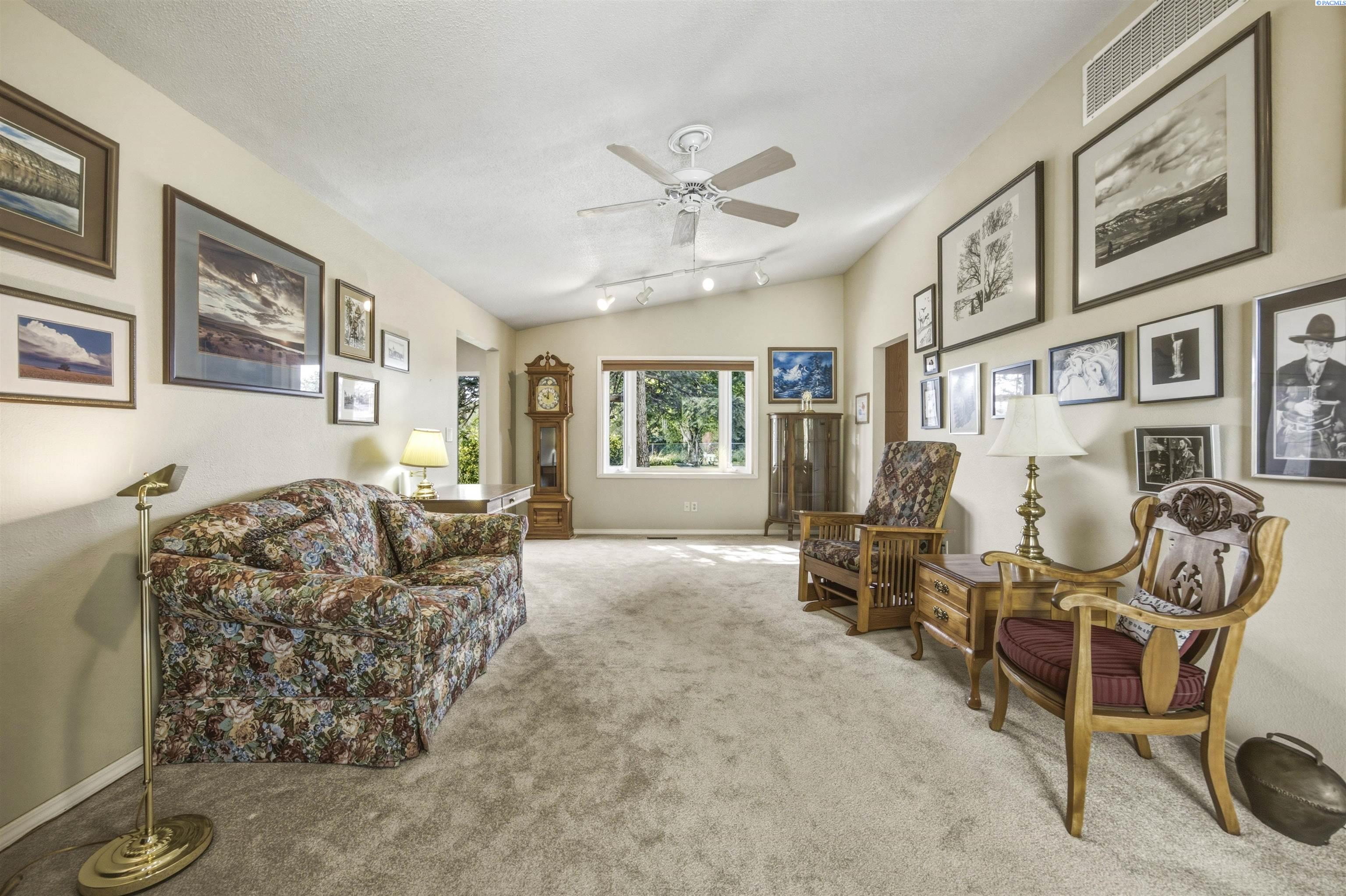 1821 Thayer Dr, Richland, WA 99354