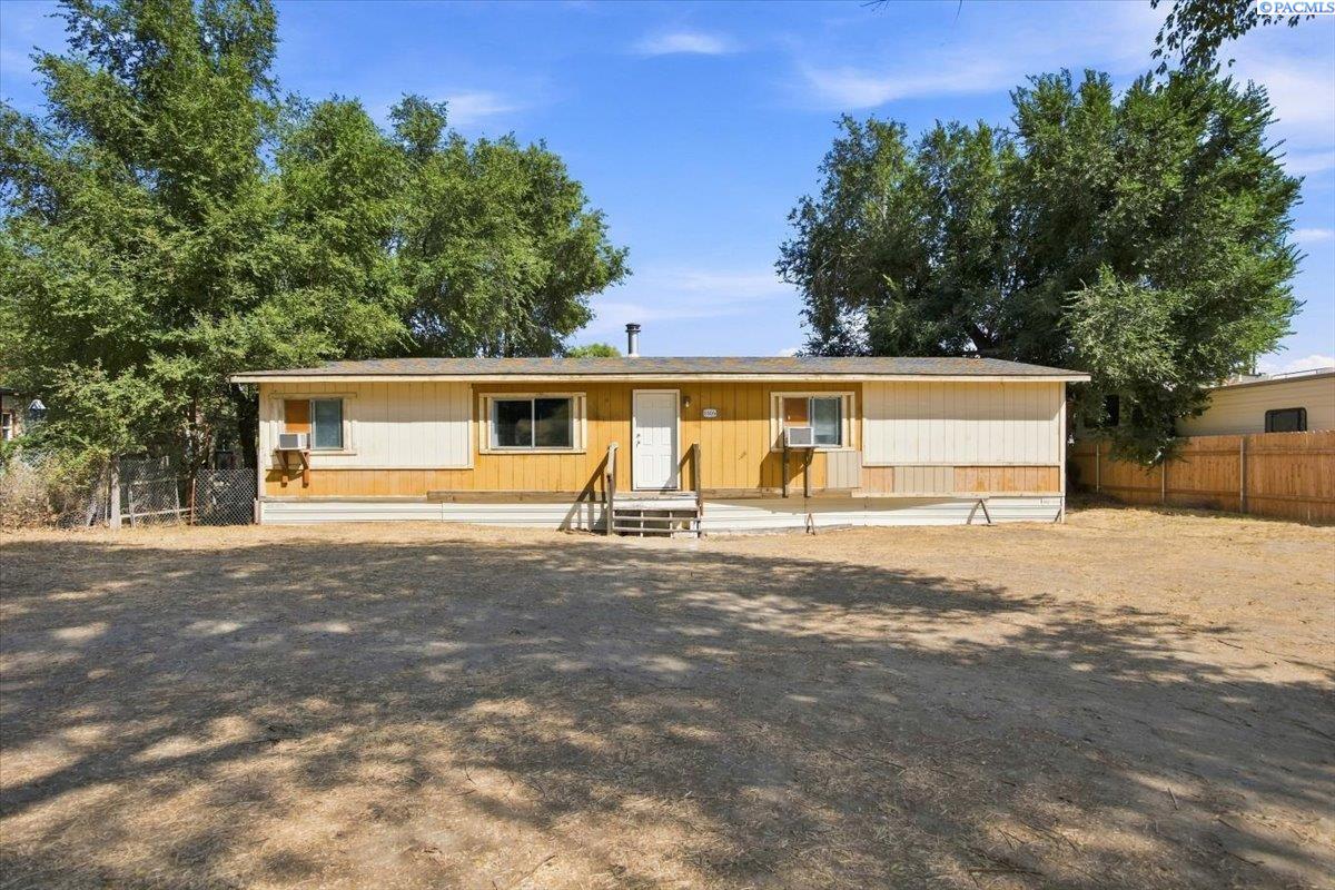 1606 N Harrington Rd, West Richland, WA 99353