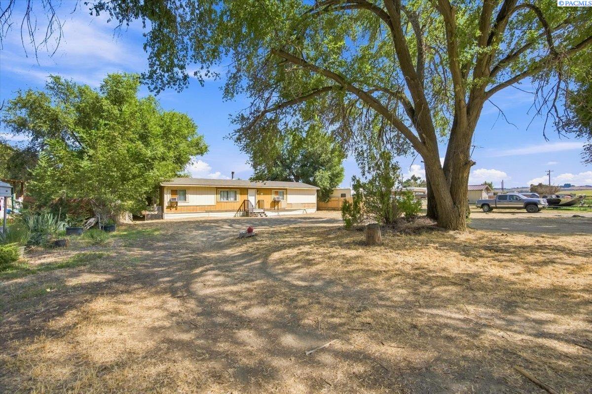 1606 N Harrington Rd, West Richland, WA 99353